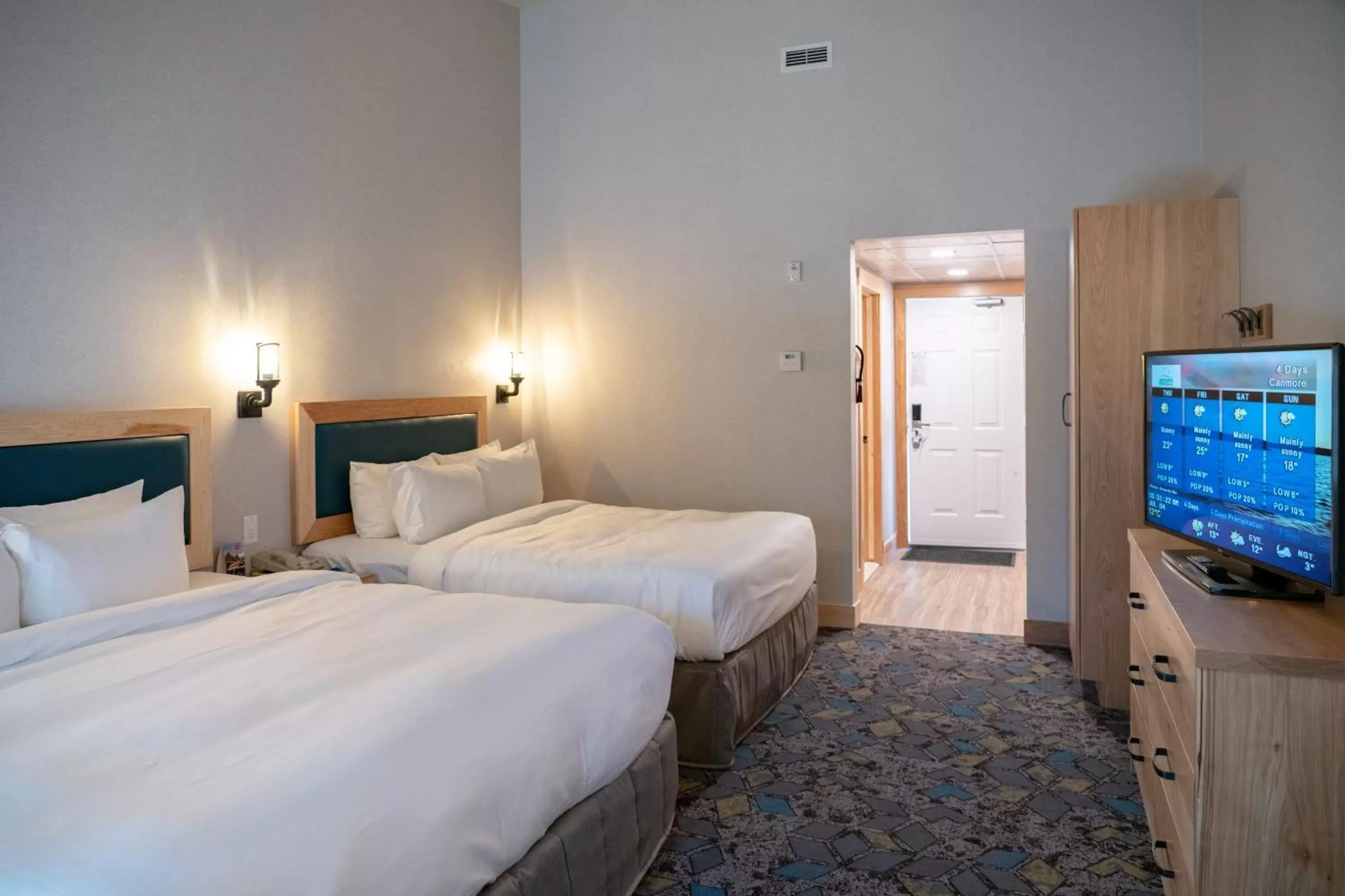 Photo of the whole room, Bed in Tunnel Mountain Resort