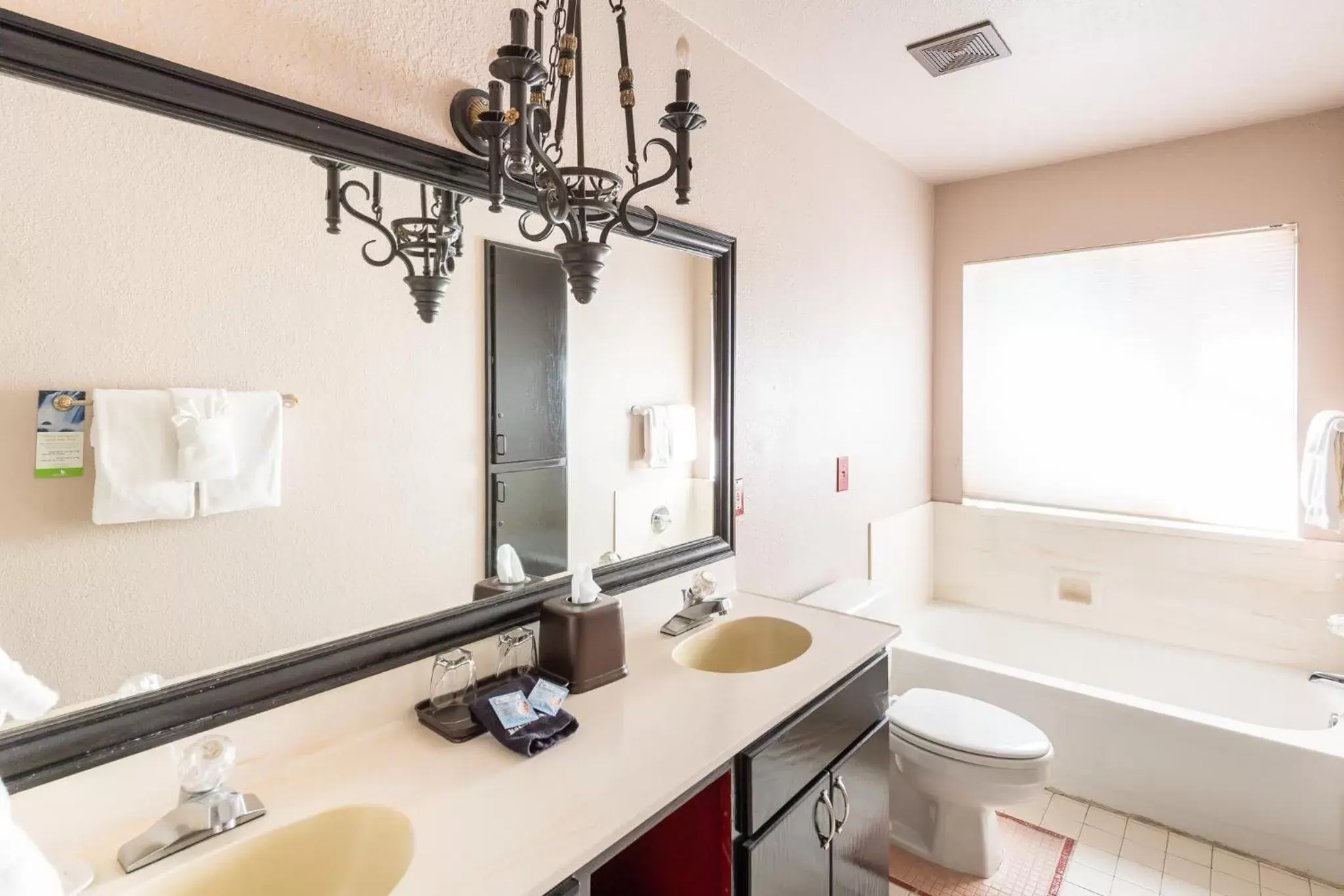 Bathroom in Whispering Creek Bed & Breakfast