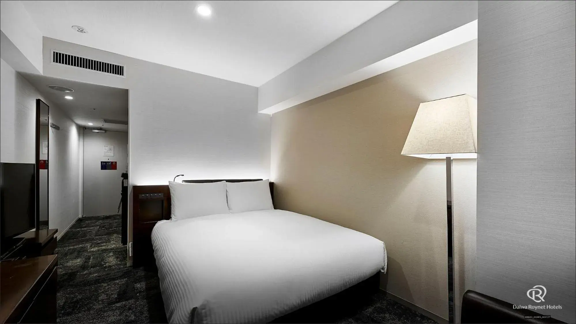 Bed in Daiwa Roynet Hotel Nishi-Shinjuku PREMIER