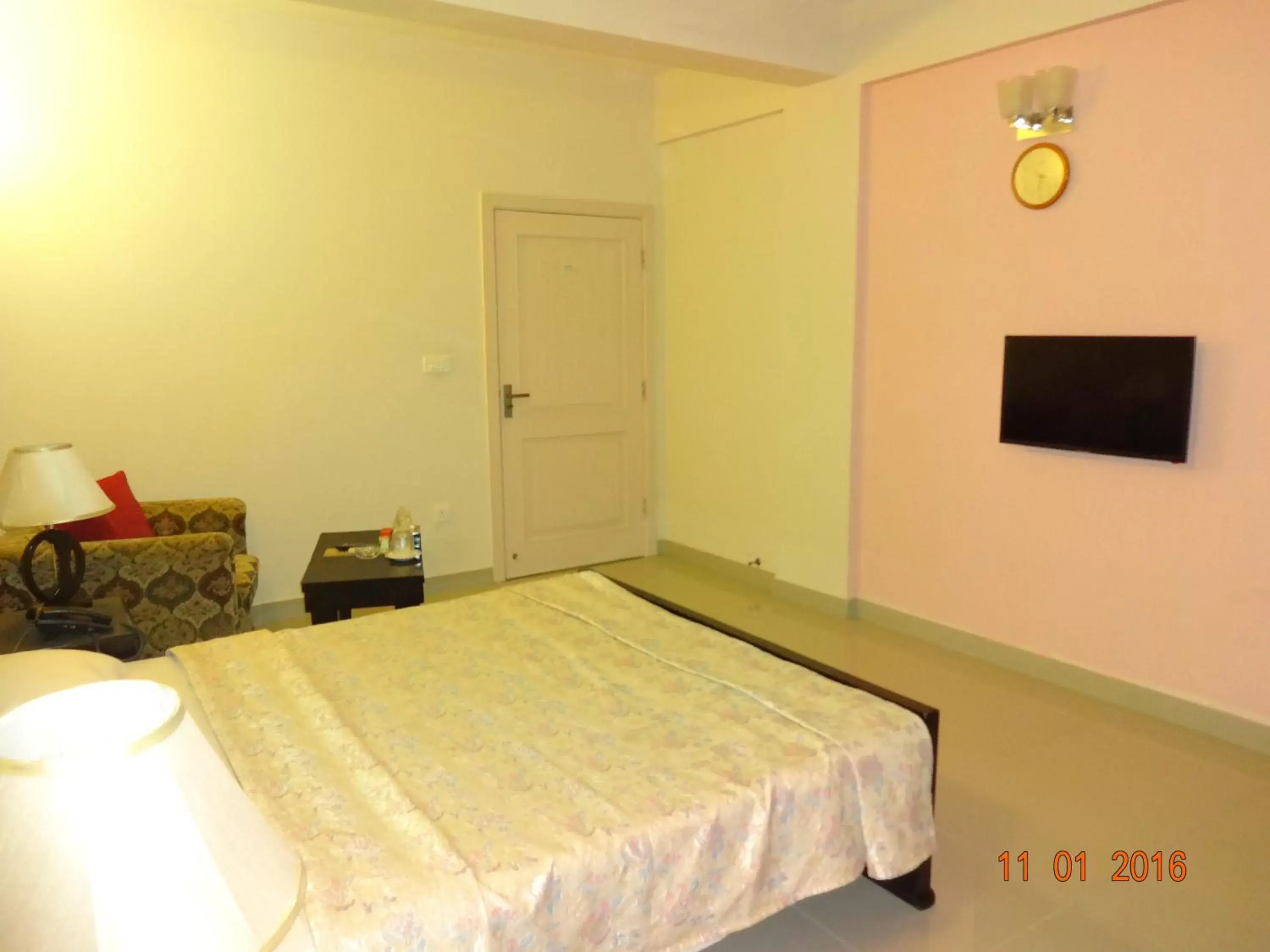 Photo of the whole room, Bed in Jasmine Inn