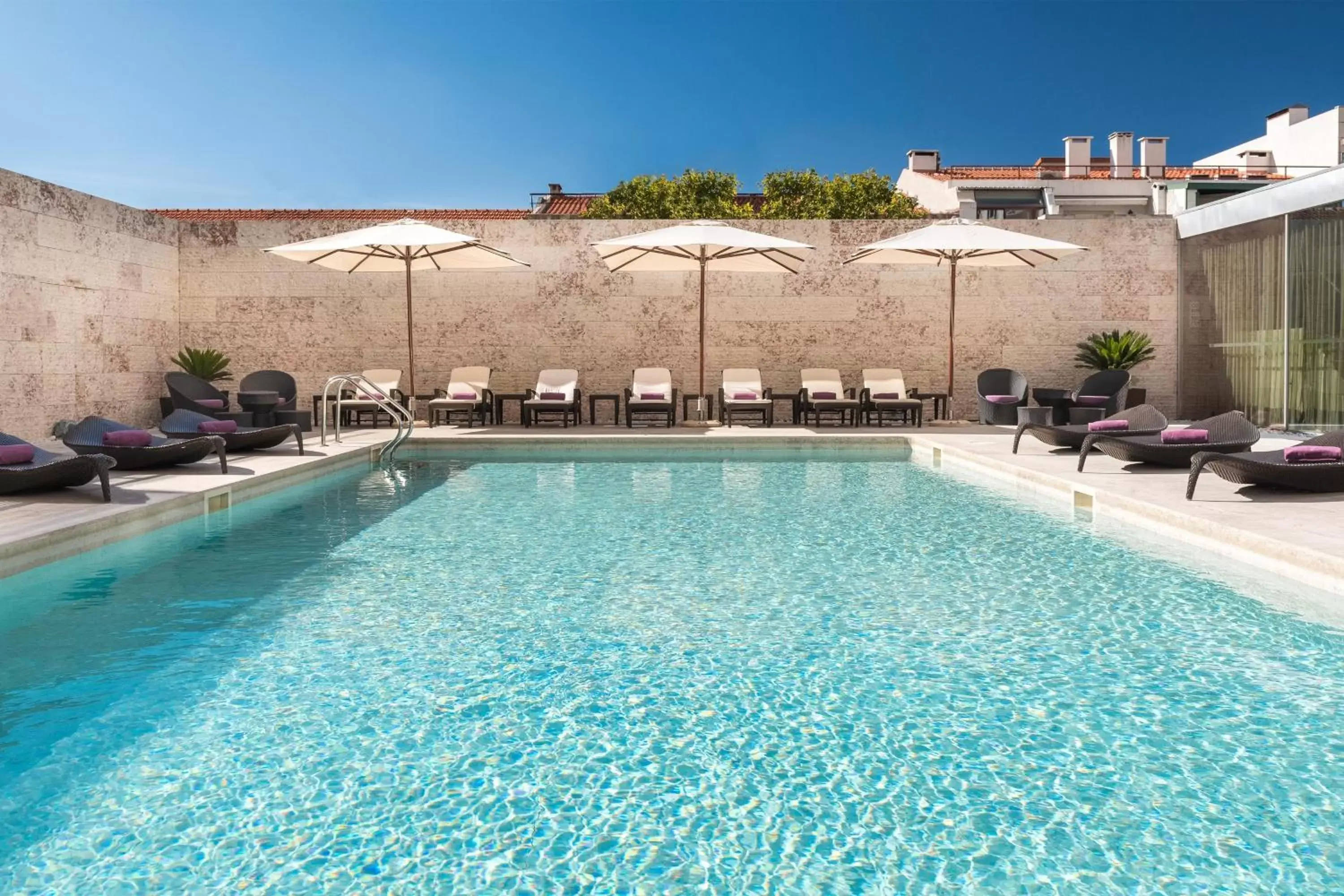 Swimming Pool in Sheraton Lisboa Hotel & Spa