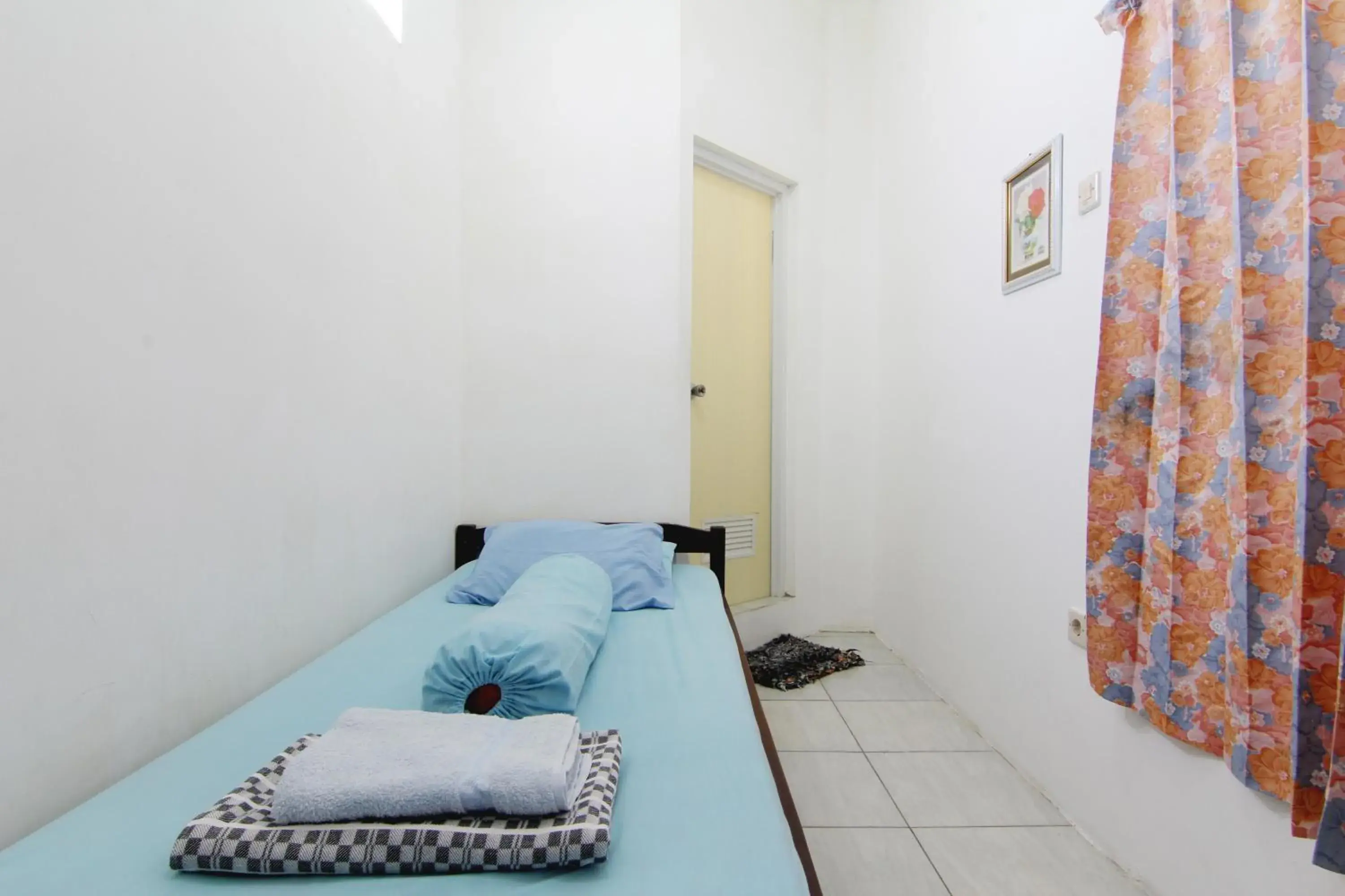 Photo of the whole room, Bed in Tiga Dua Homestay