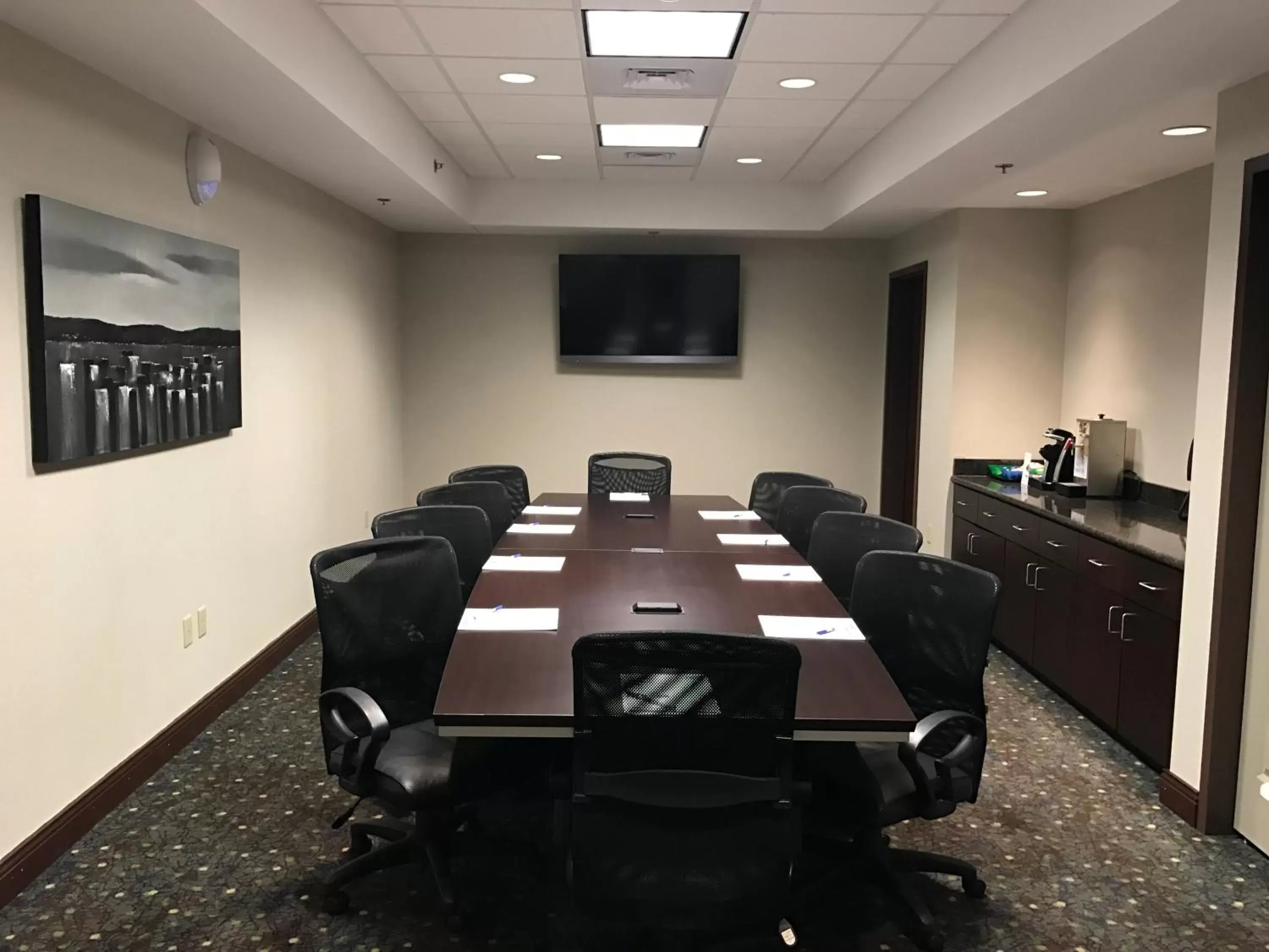 Meeting/conference room in Holiday Inn Express & Suites Morton Peoria Area, an IHG Hotel