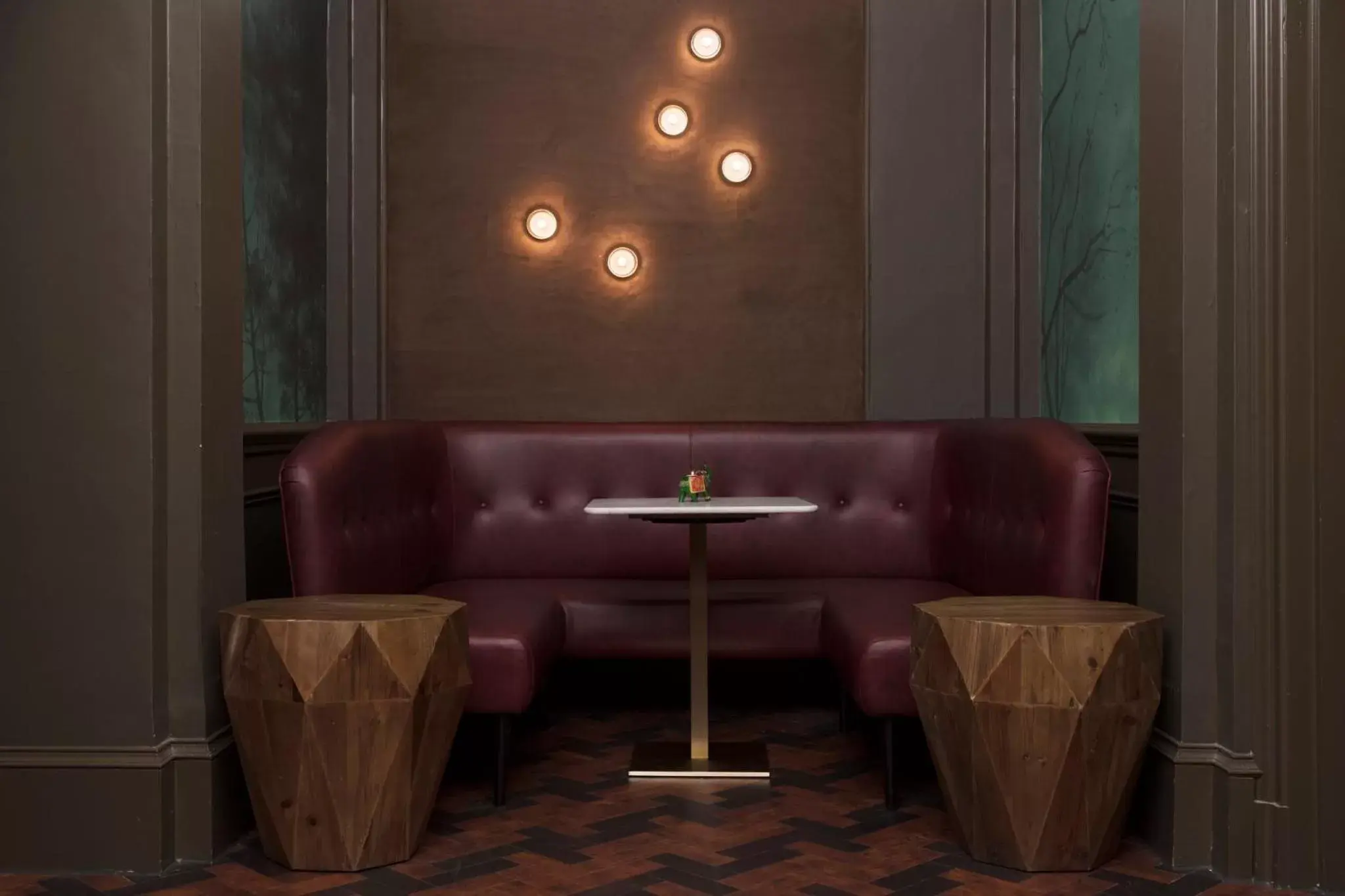 Lounge or bar, Seating Area in voco Edinburgh - Royal Terrace, an IHG Hotel