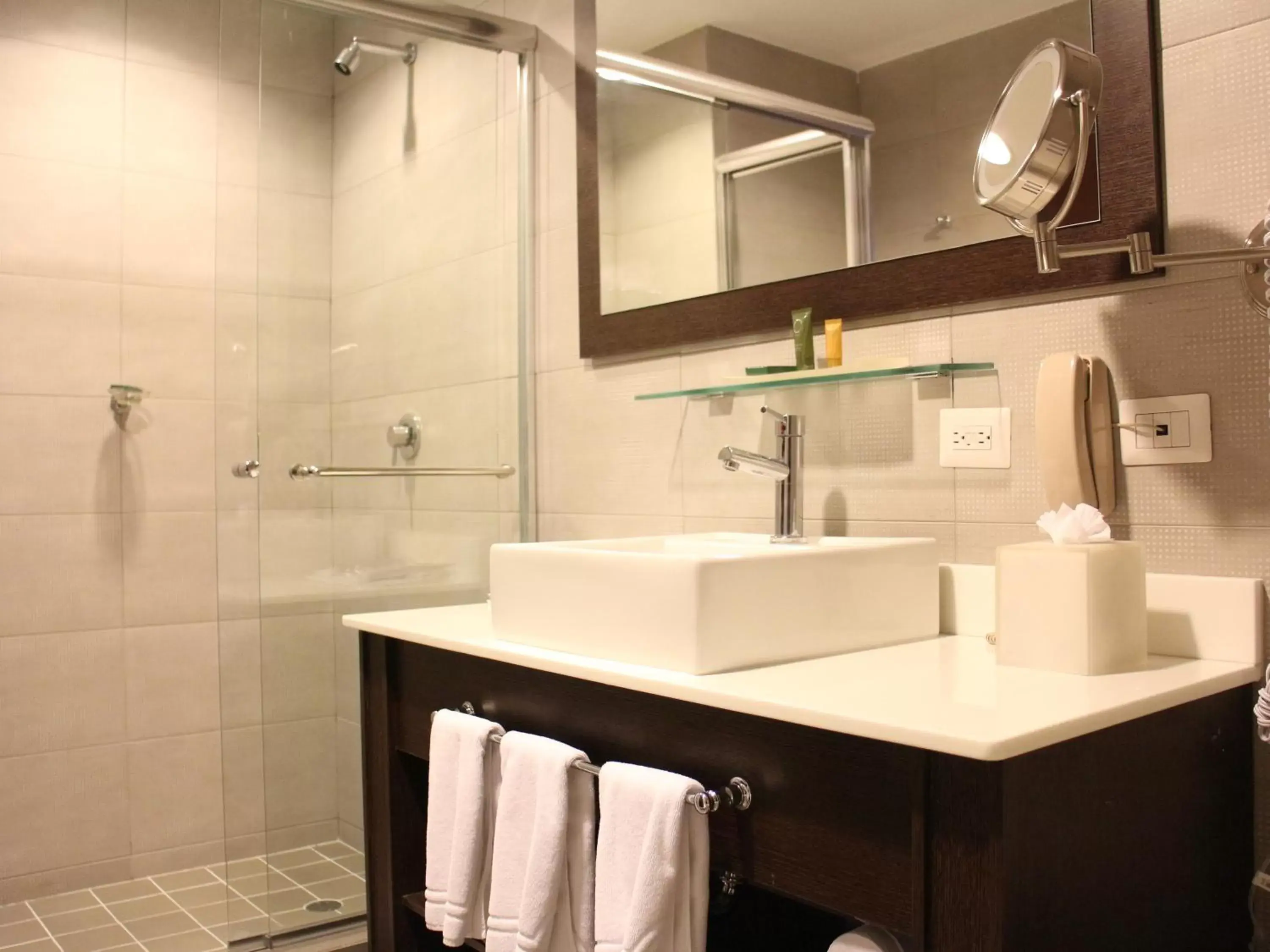 Bathroom in Tryp by Wyndham Panama Centro