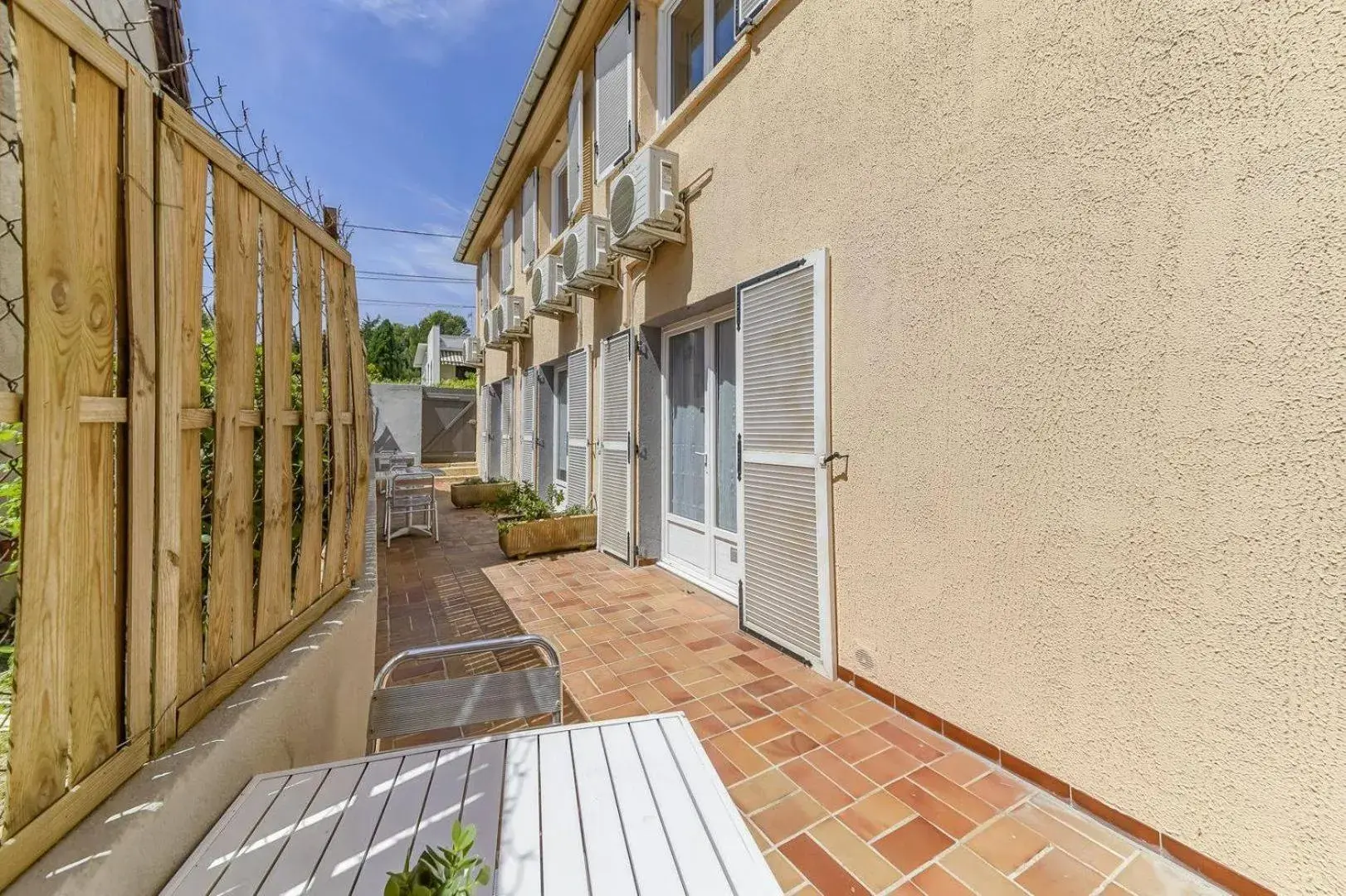 Patio in Hôtel Vila