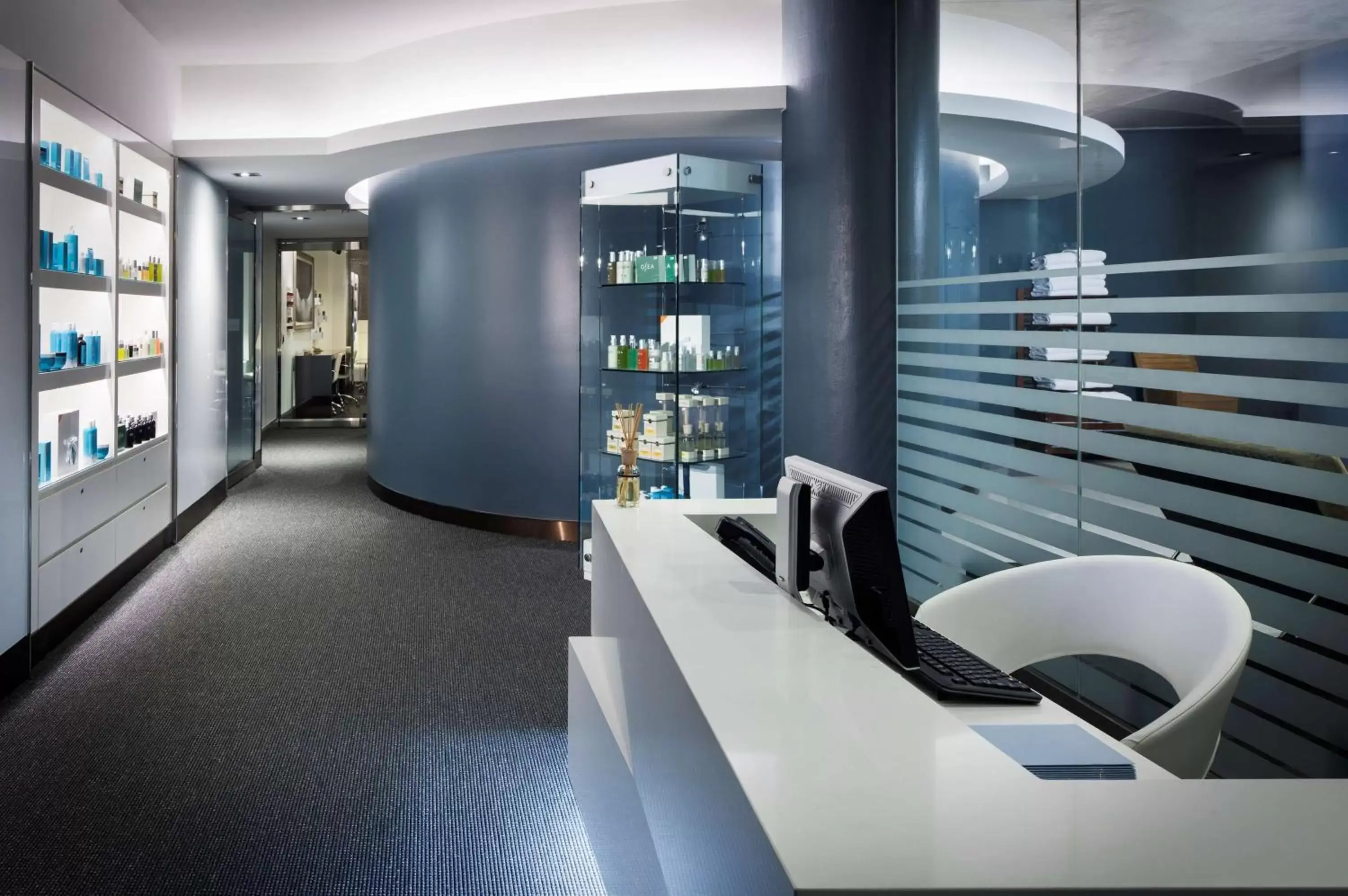 Spa and wellness centre/facilities, Lounge/Bar in The Logan Philadelphia, Curio Collection by Hilton