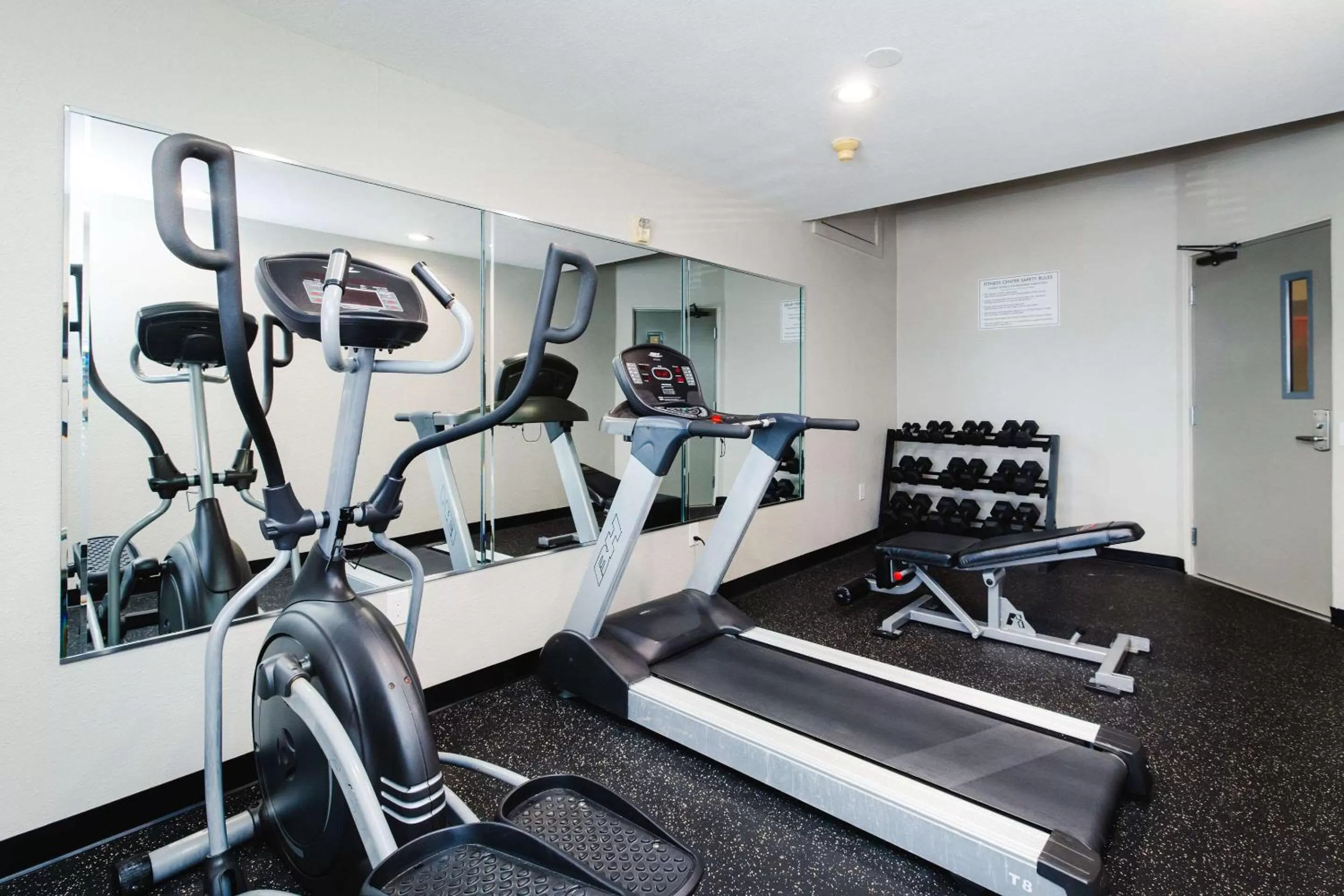 Fitness centre/facilities in Quality Suites Houston Hobby Airport