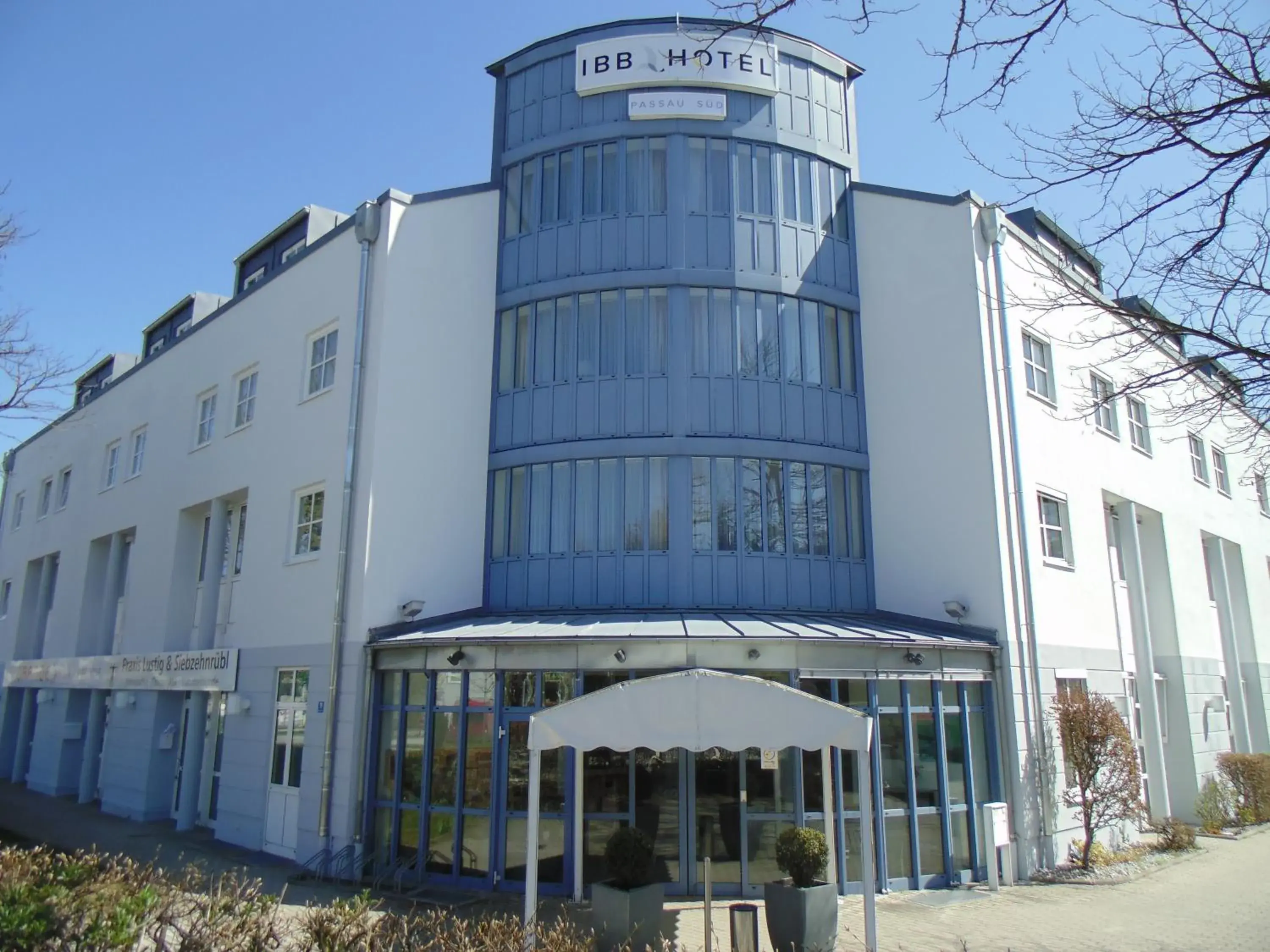 Facade/entrance, Property Building in IBB Hotel Passau Sued