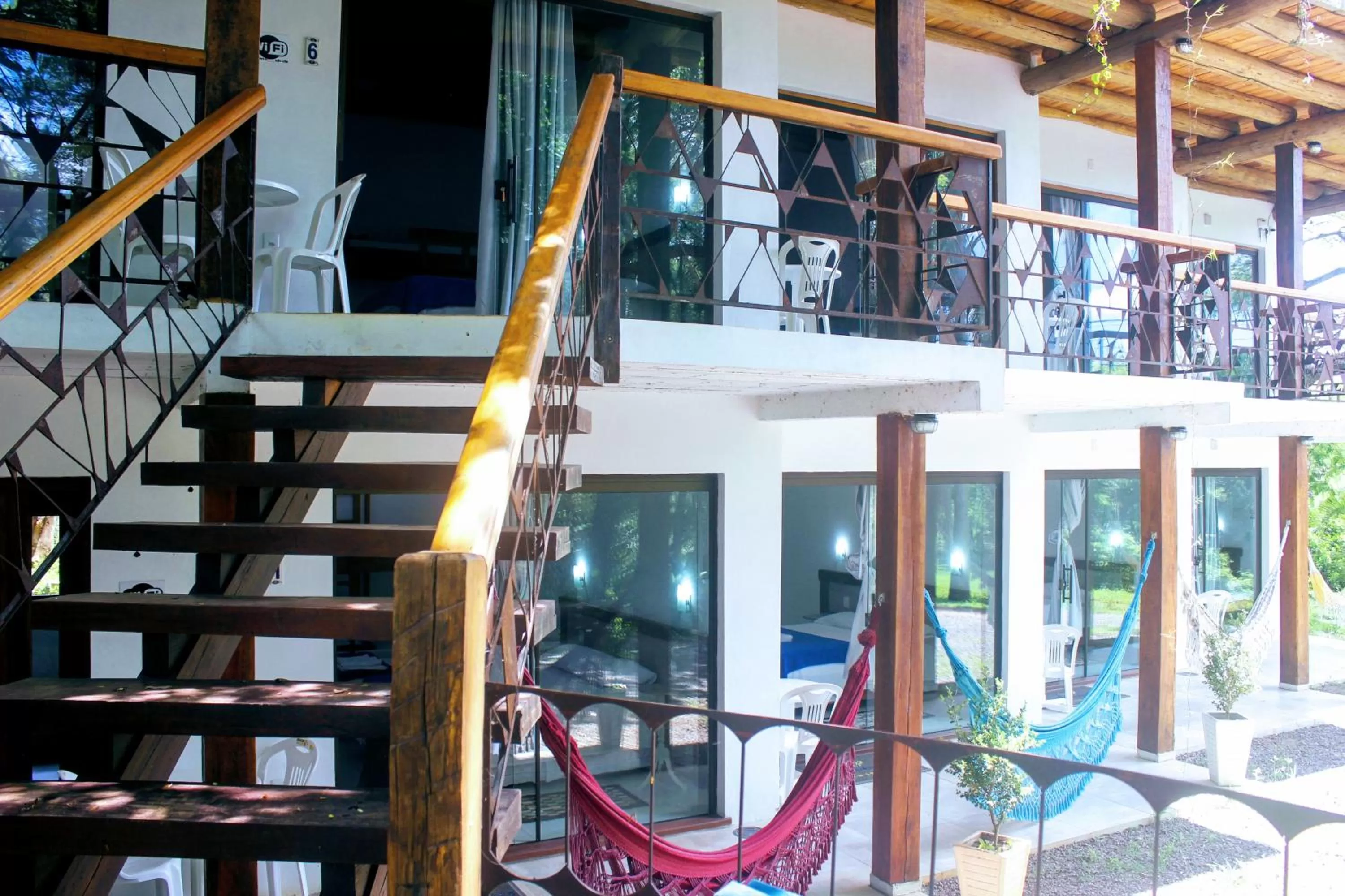 Facade/entrance, Pool View in Hotel Chácara das Flores