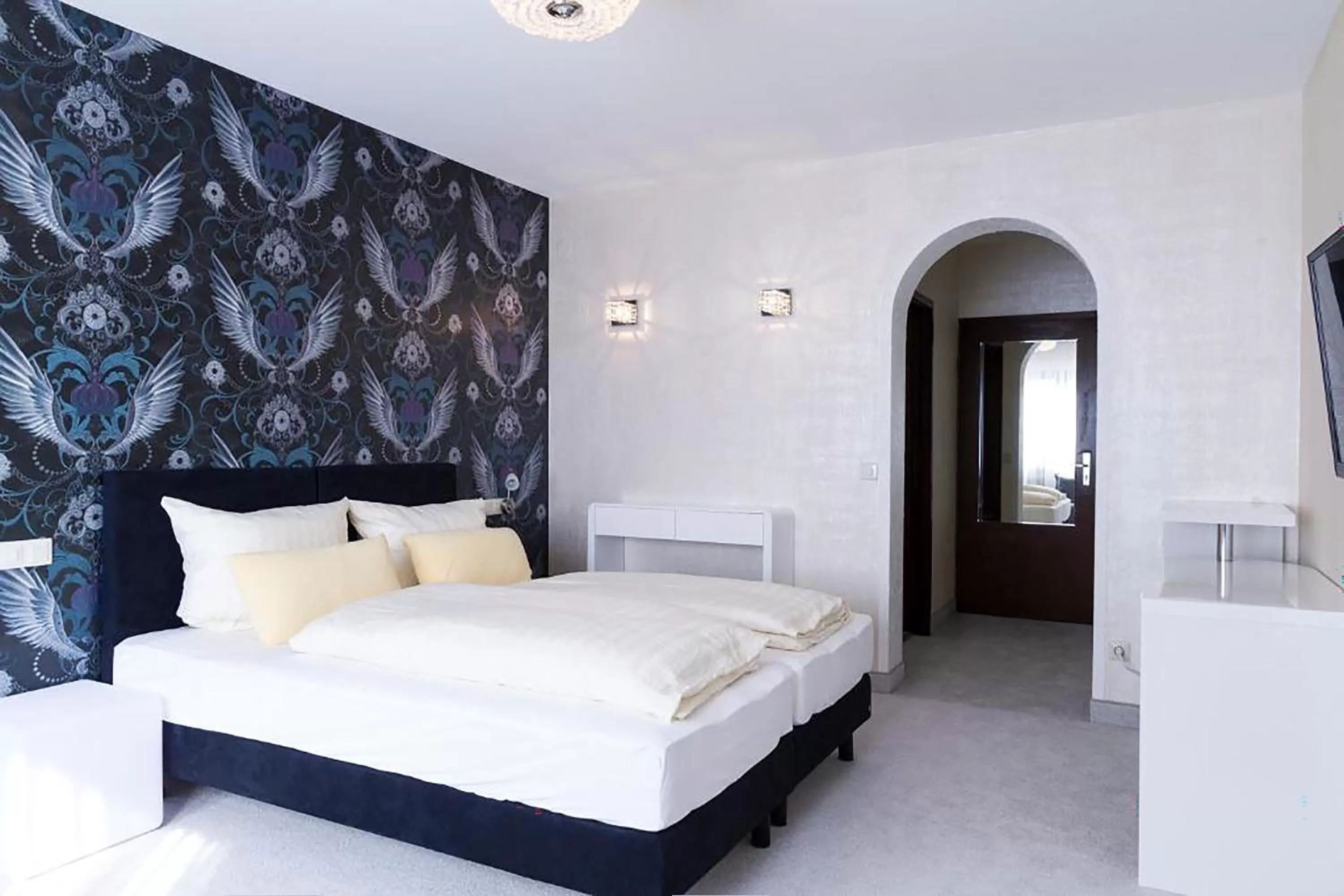 Bed in Hotel Hellers Twenty Four I -24h-Check-In-