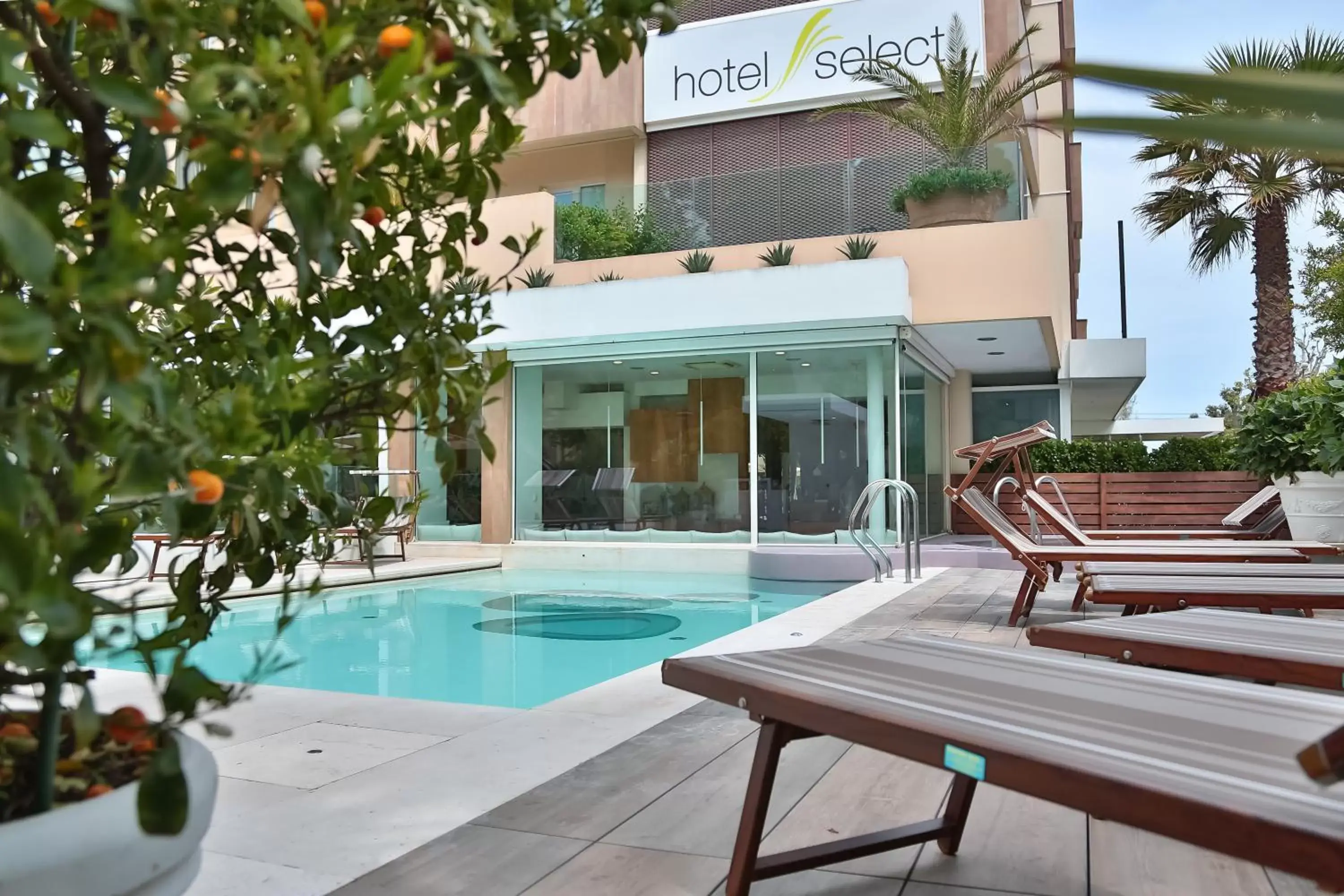 Property building, Swimming Pool in Hotel Select Suites & Spa - Apartments
