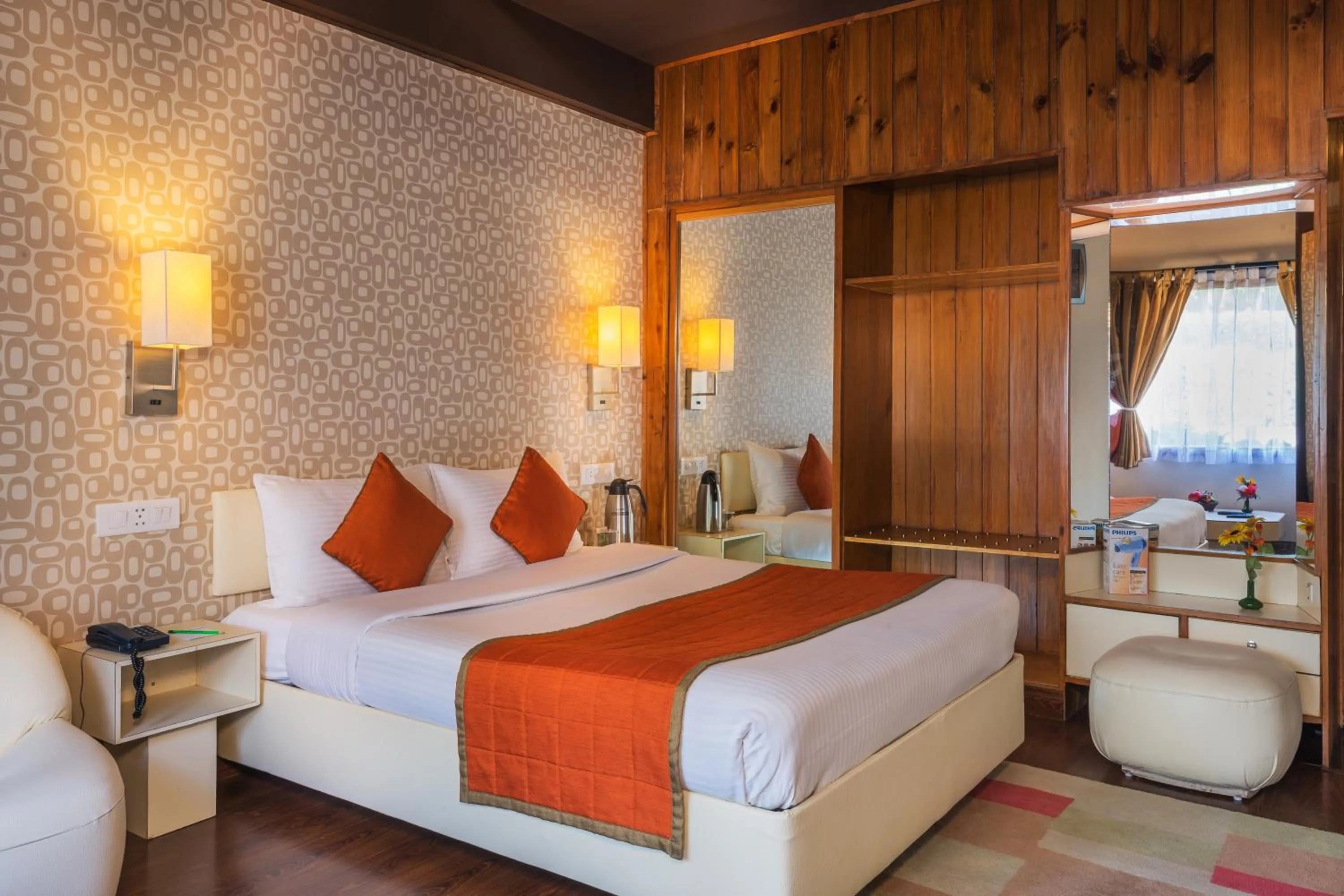 Bed in Honeymoon Inn Manali