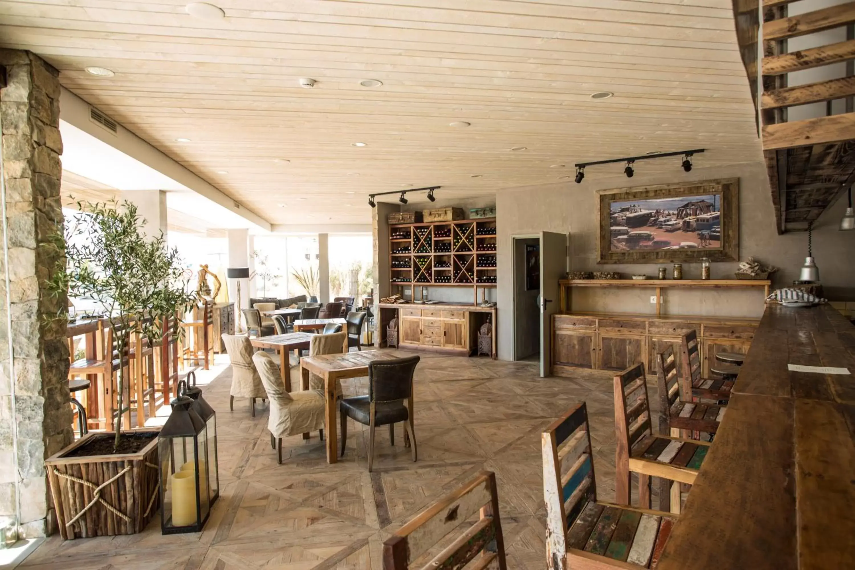 Restaurant/Places to Eat in Surfers Lodge Peniche