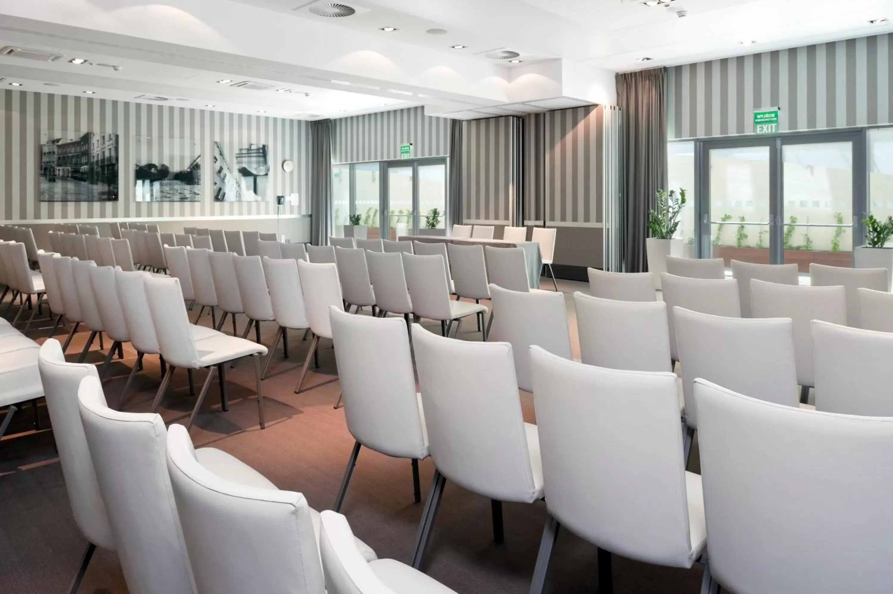 Meeting/conference room in Holiday Inn Bydgoszcz, an IHG Hotel
