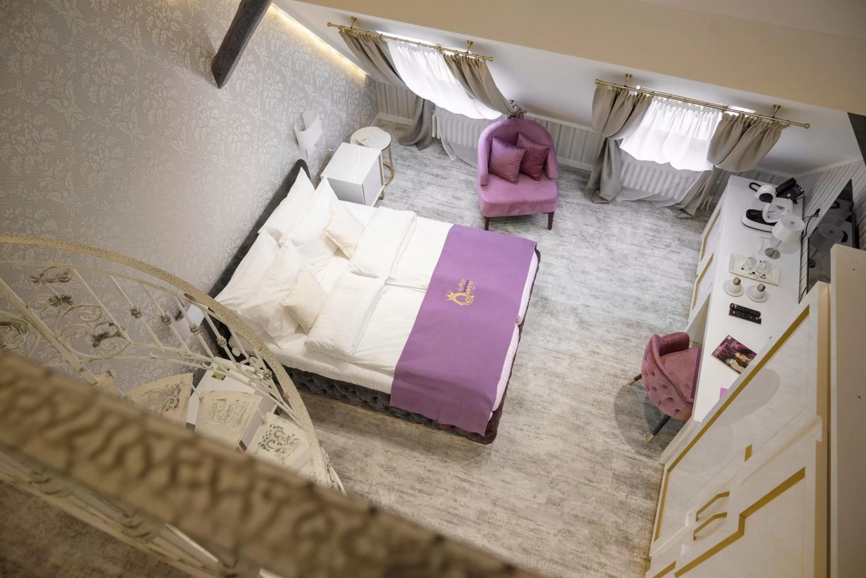 Photo of the whole room in Queen Palace