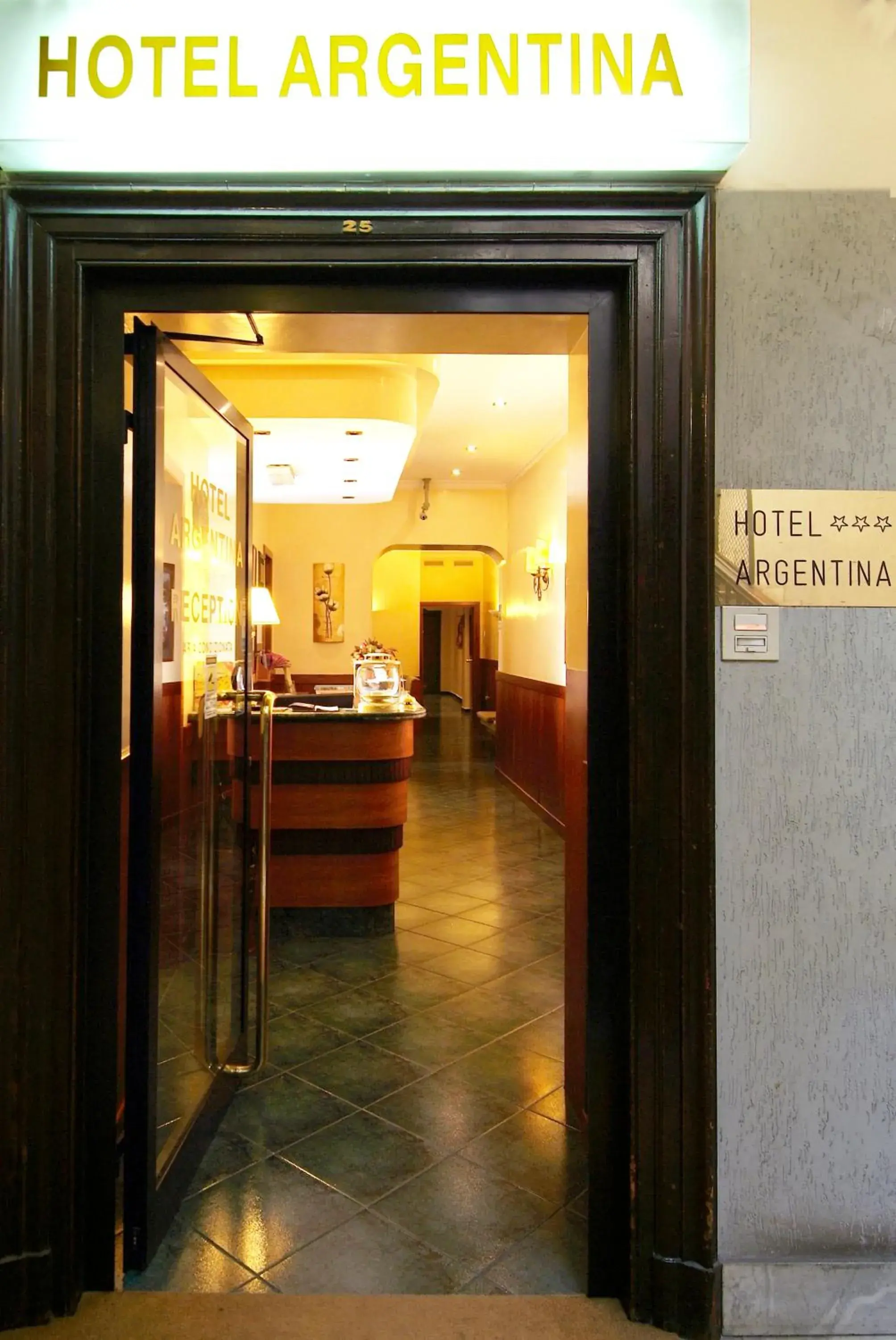 Facade/entrance in Hotel Argentina Facade/entrance in Hotel Argentina