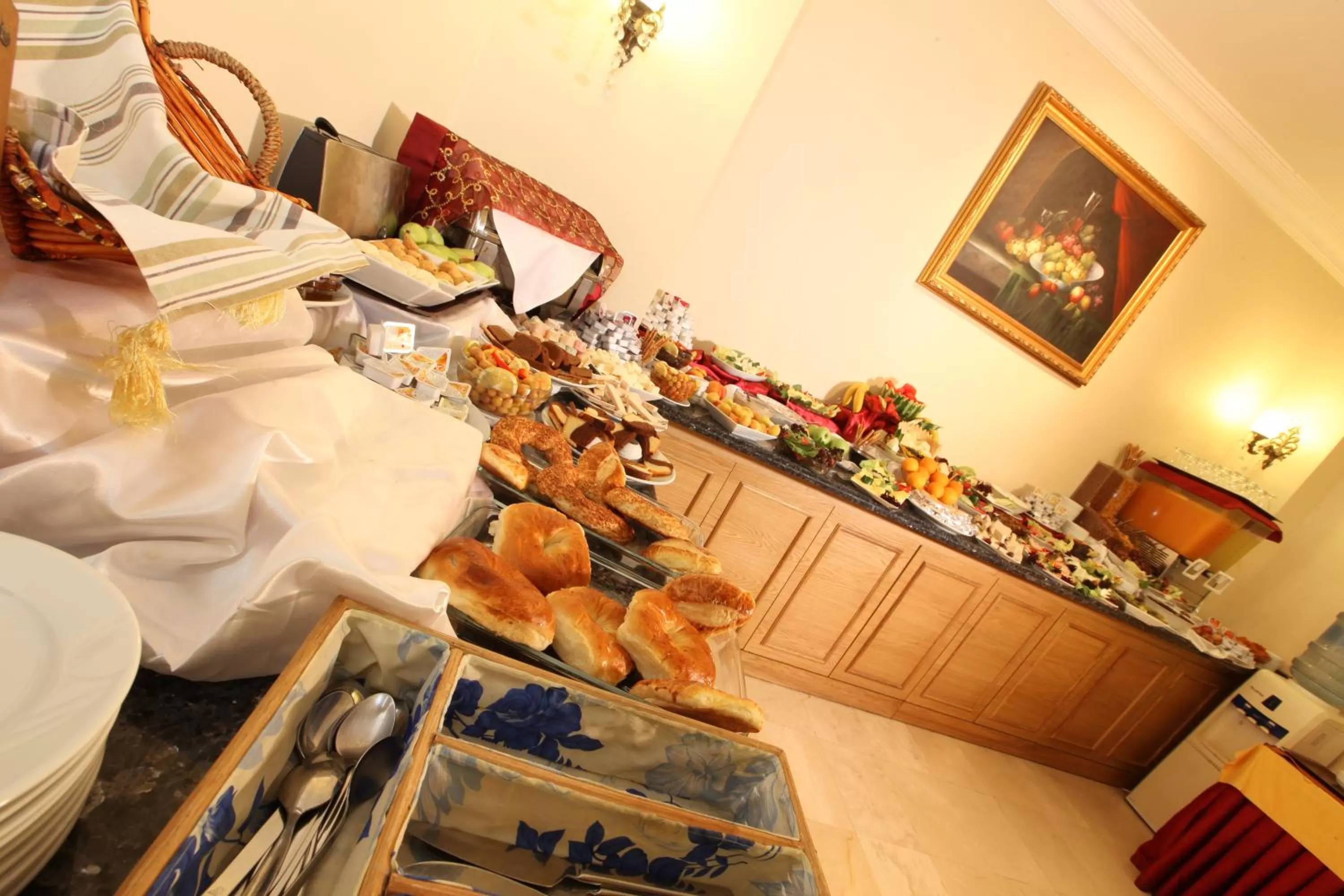 Restaurant/places to eat in Sirkeci Park Hotel