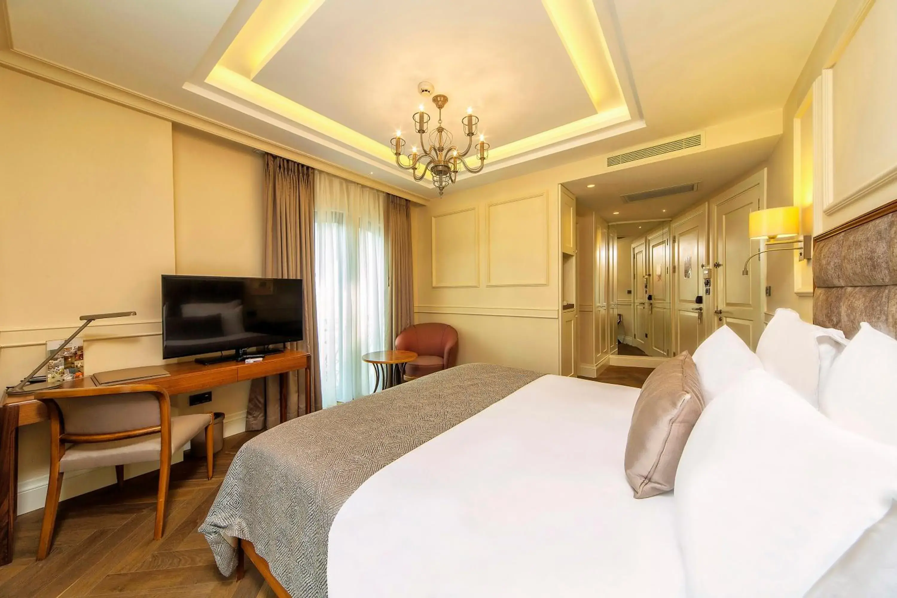 Bed, TV/Entertainment Center in Hotel Morione & Spa Center