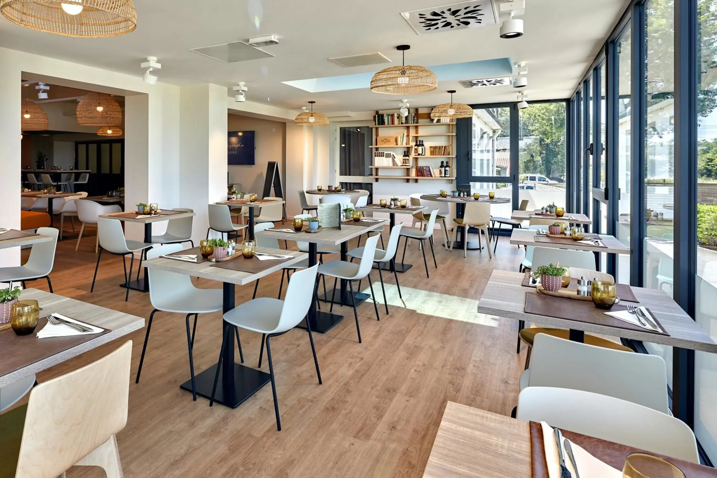 Restaurant/Places to Eat in ibis La Roche Sur Yon Vendespace