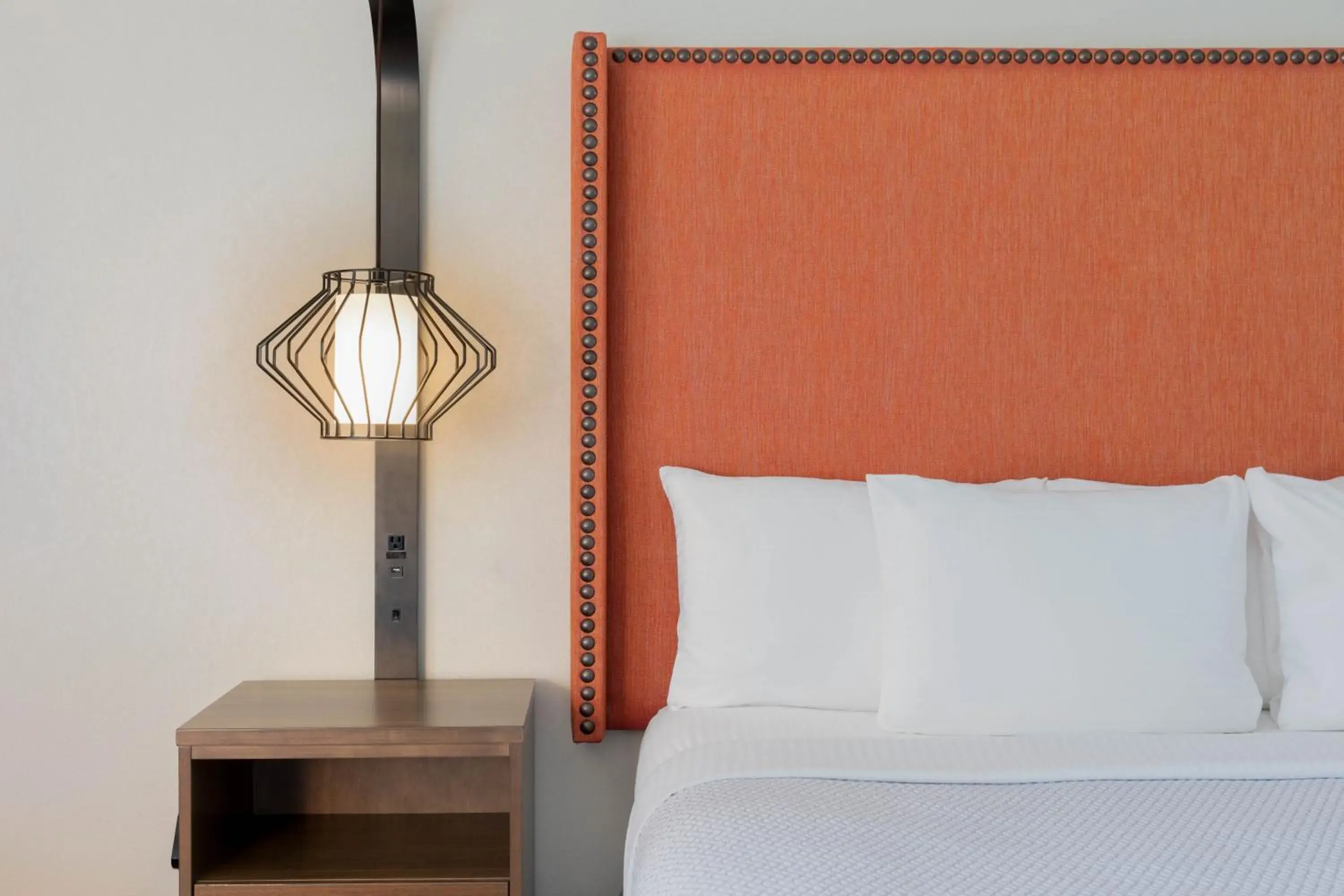 Bed in La Quinta Inn & Suites by Wyndham Perry
