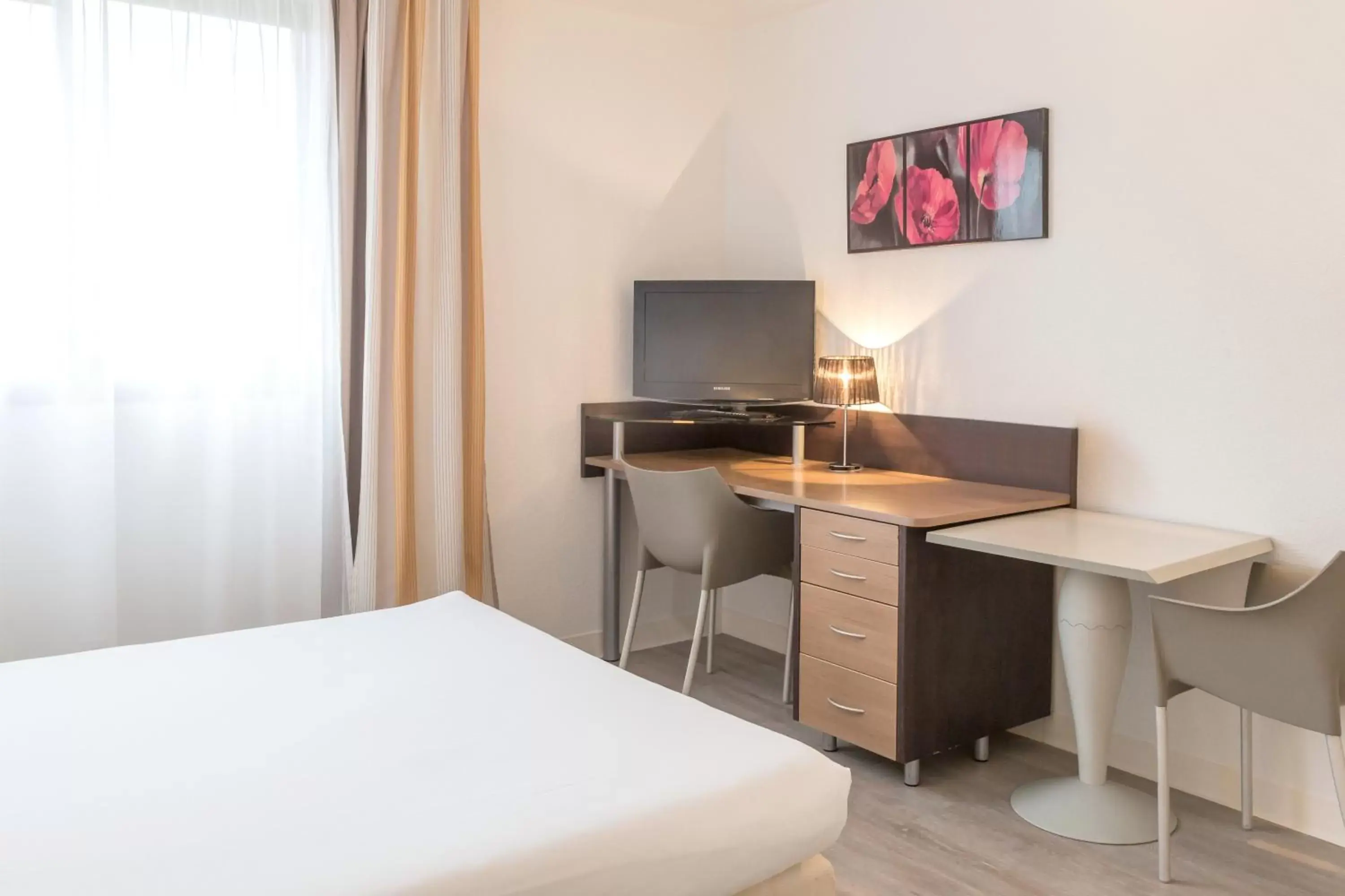 Bedroom, Bed in City Résidence Aix-en-Provence Bedroom, Bed in City Résidence Aix-en-Provence