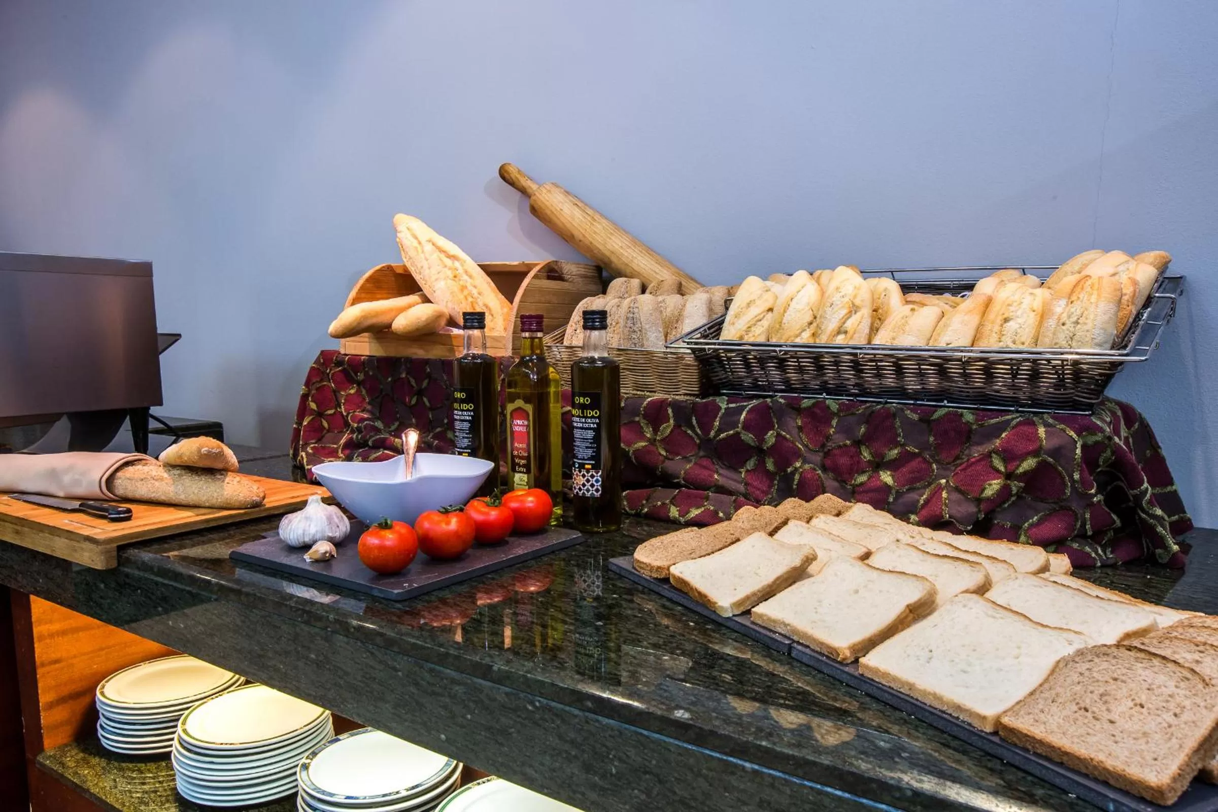 Buffet breakfast in Leonardo Hotel Granada