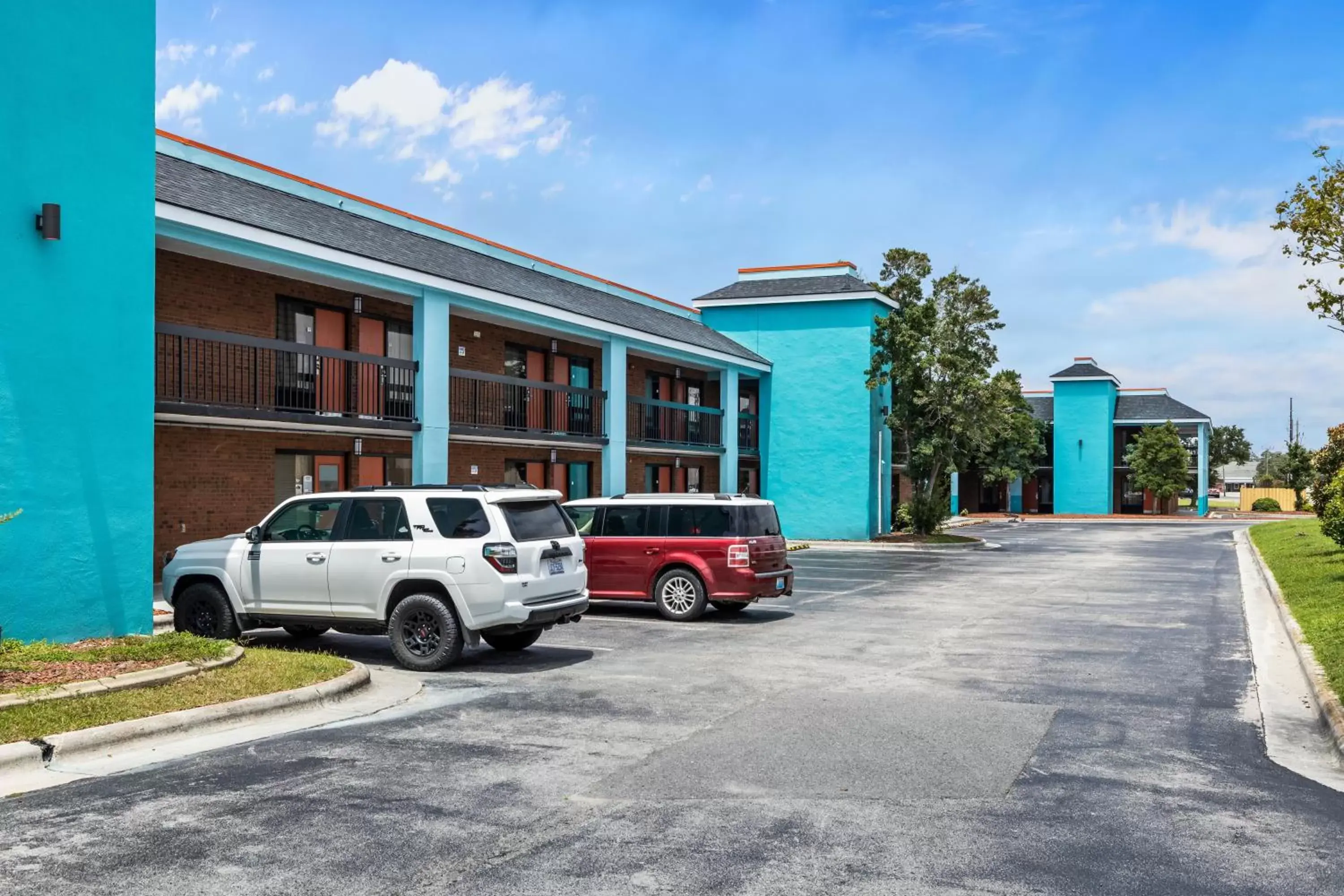 Property Building in Garnet Inn & Suites, Morehead City near Atlantic Beach