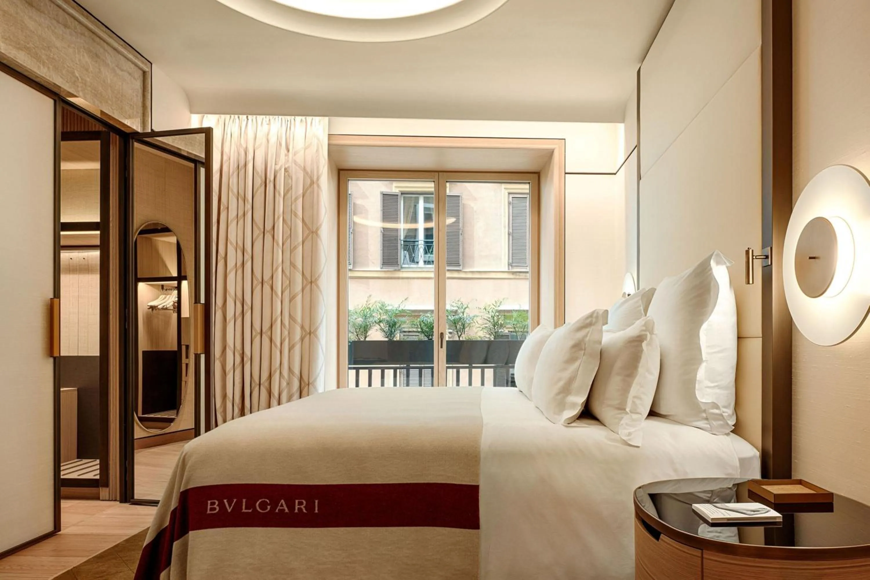 Photo of the whole room, Bed in Bvlgari Hotel Roma