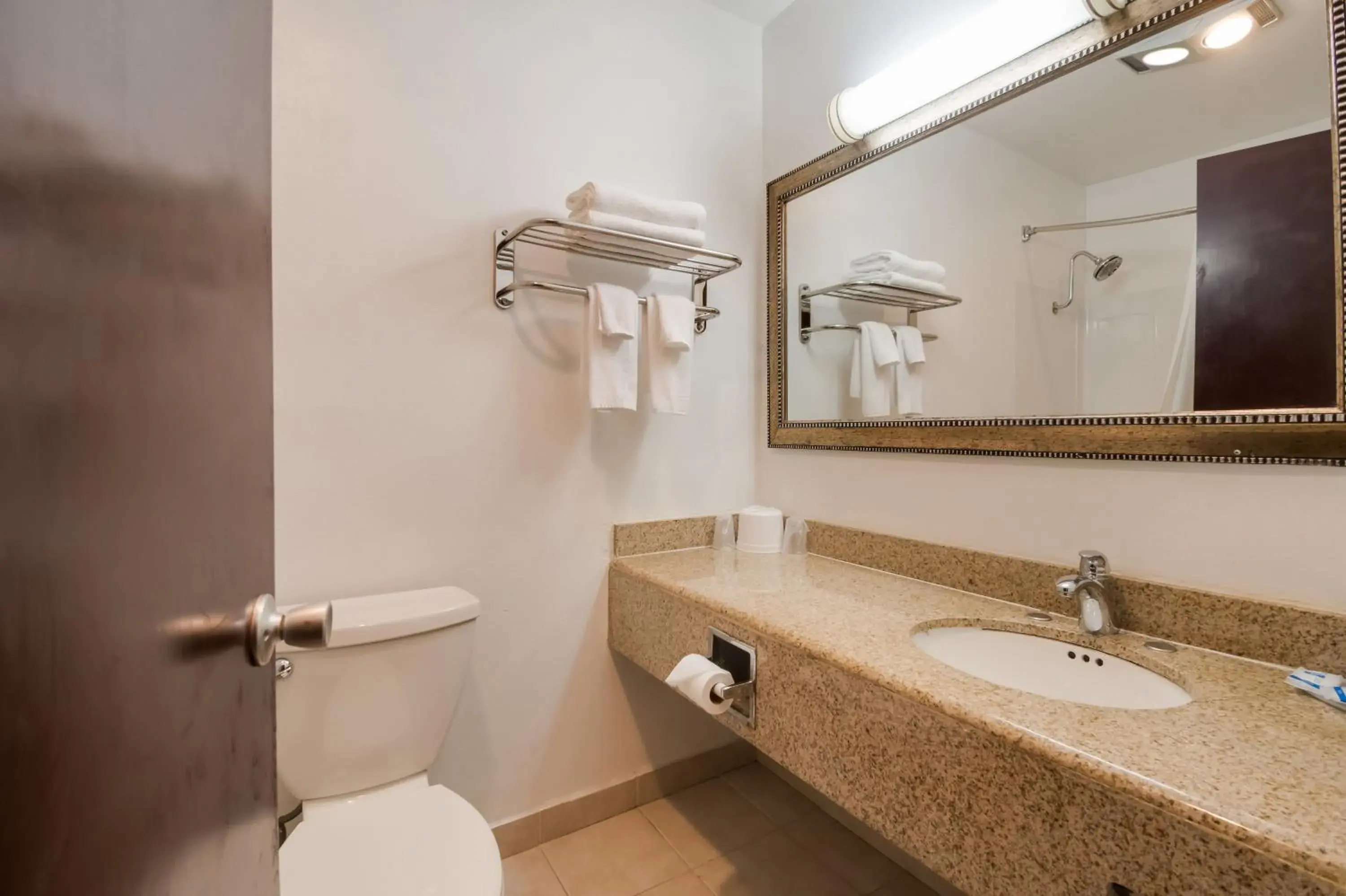 Rodeway Inn & Suites Portland West - Beaverton Rodeway Inn & Suites Portland West - Beaverton