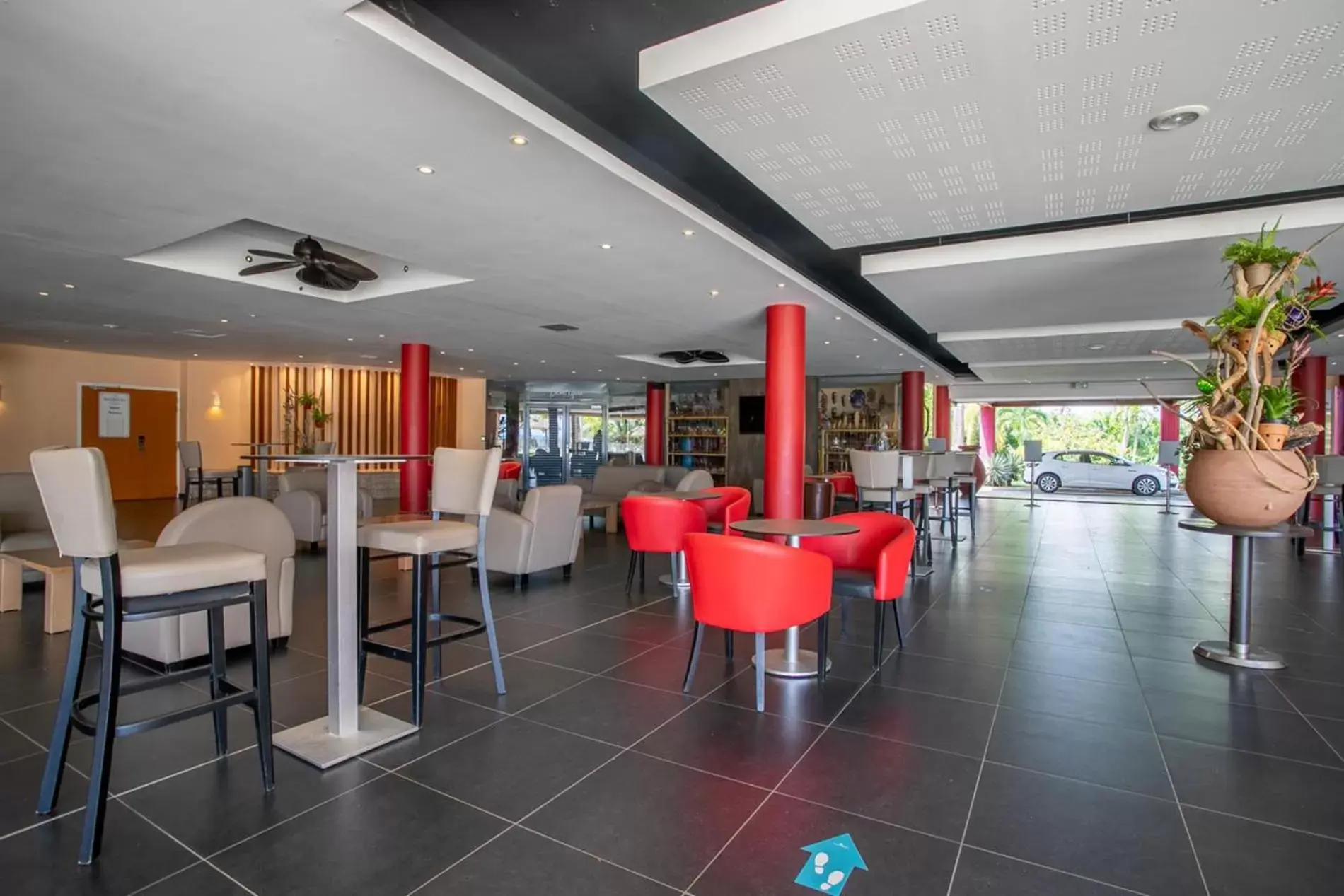 Lounge or bar in Zenitude Hôtel Résidences Le Salako Lounge or bar in Zenitude Hôtel Résidences Le Salako