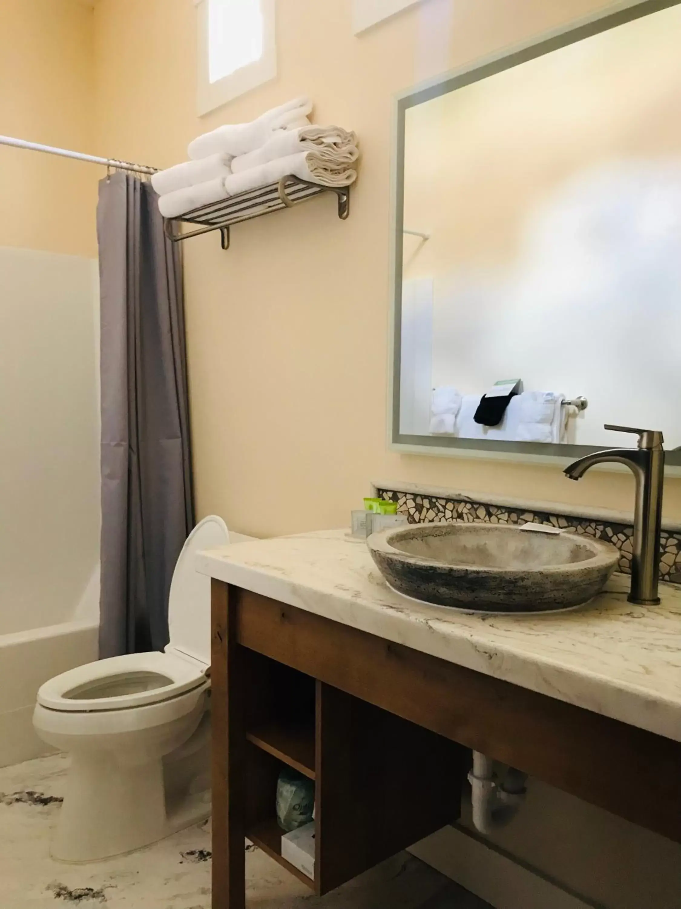 Bathroom in Bluff Dwellings Resort