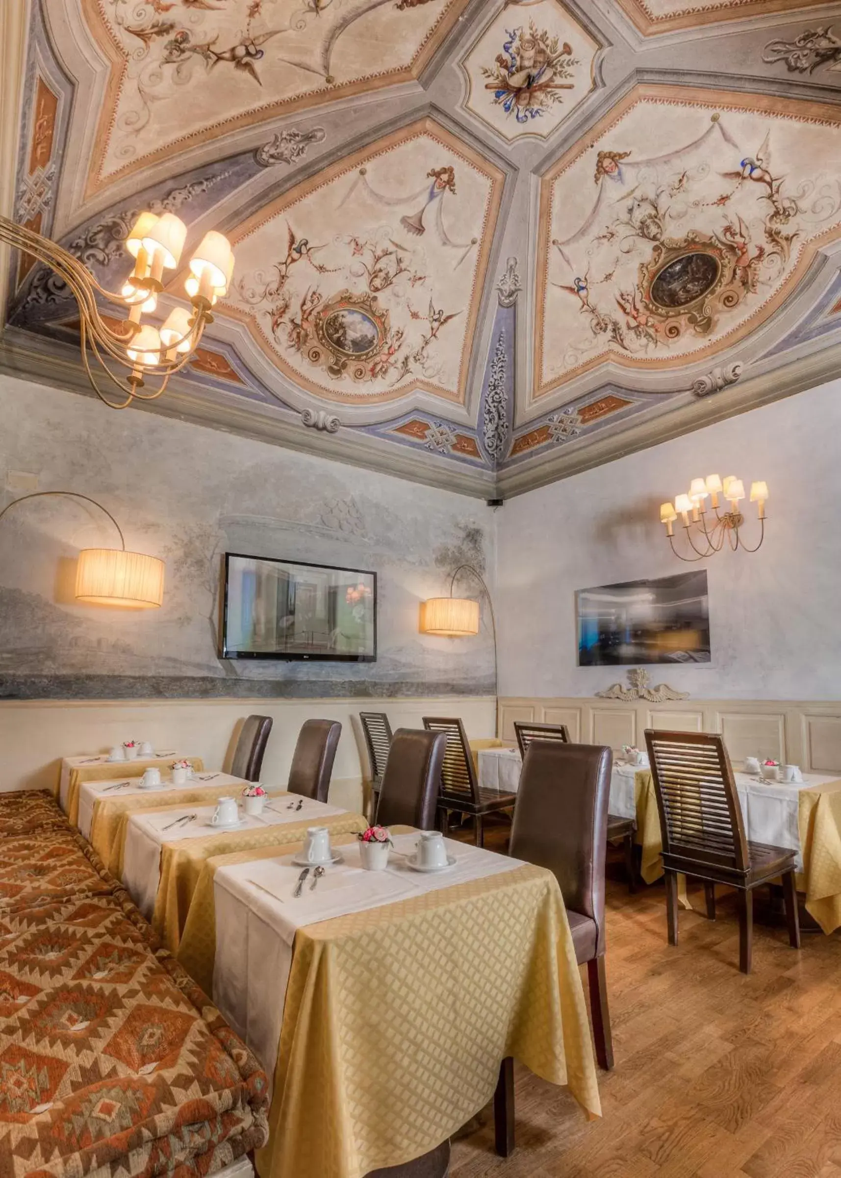 Restaurant/Places to Eat in Hotel Palazzo dal Borgo