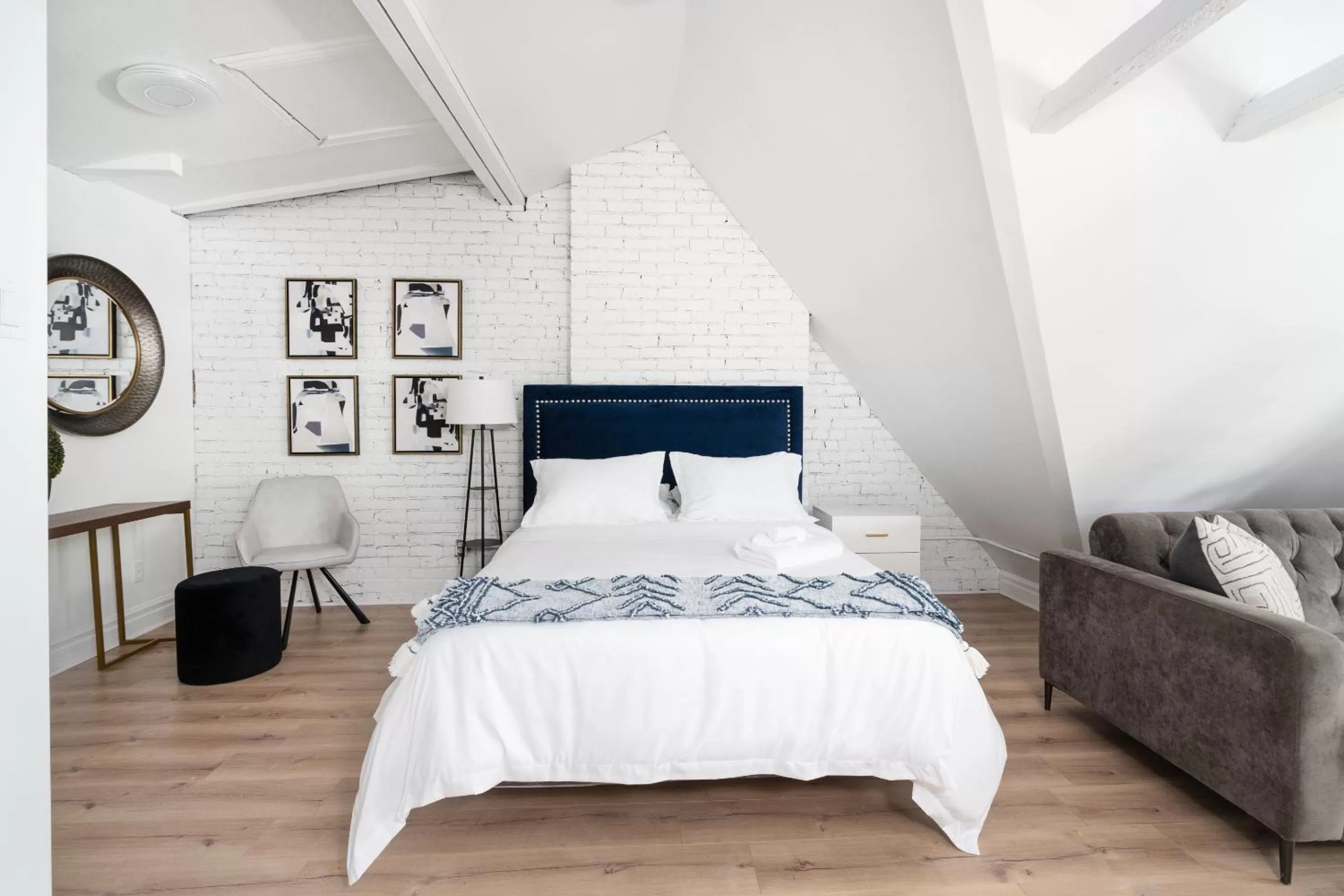 Bed in Le Penfield Par Nomade MTL