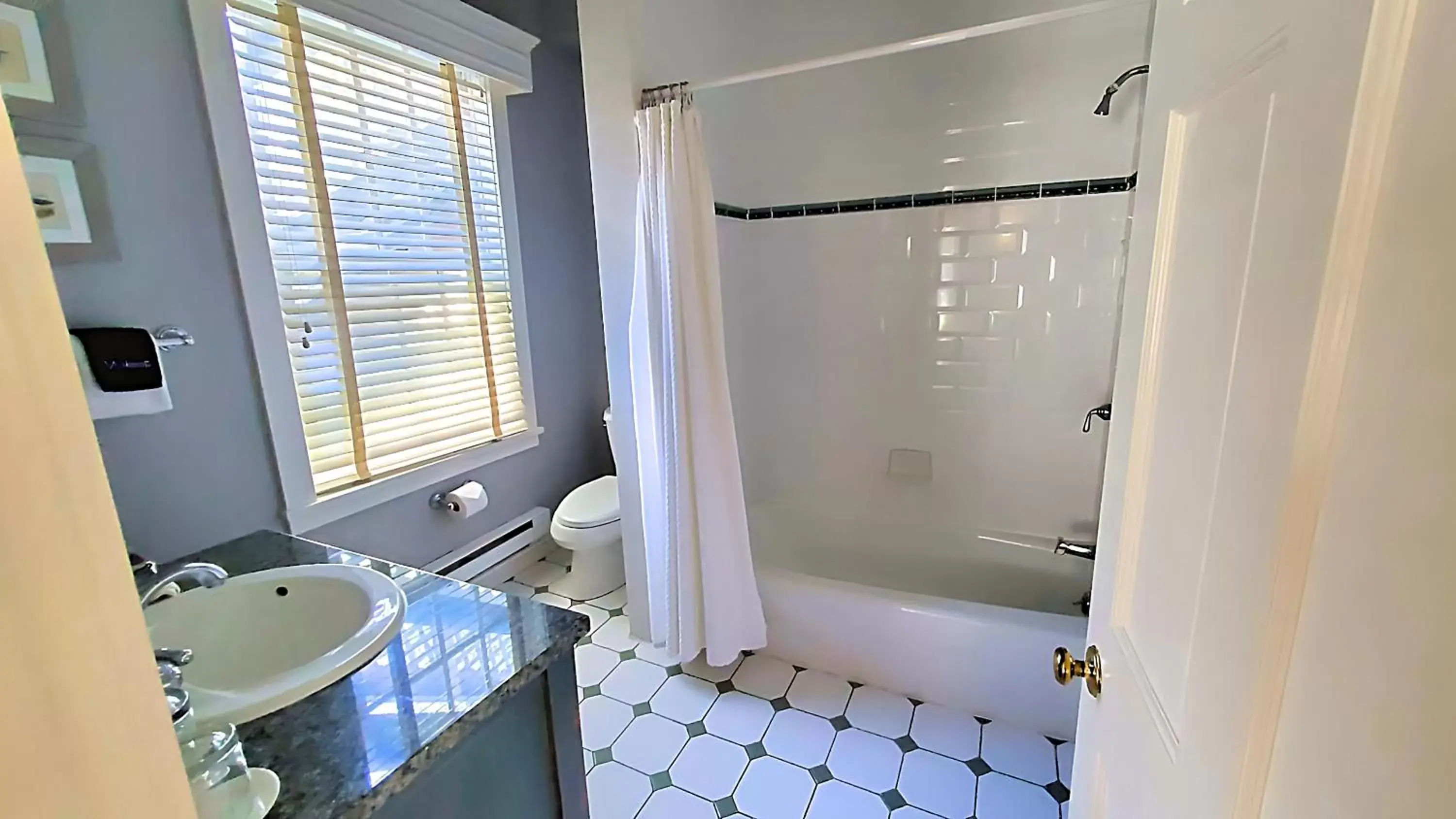 Bathroom in Four Columns Inn