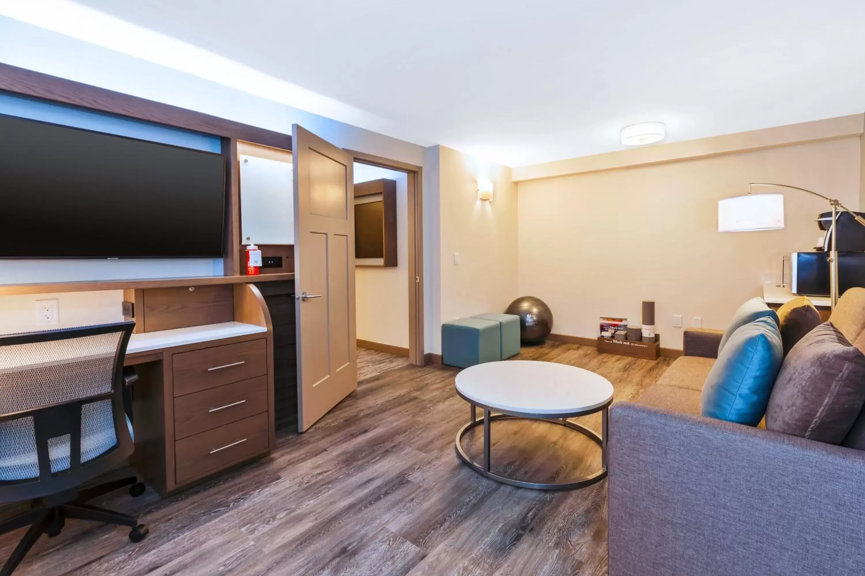 Photo of the whole room, TV/Entertainment Center in EVEN Hotel Ann Arbor, an IHG Hotel