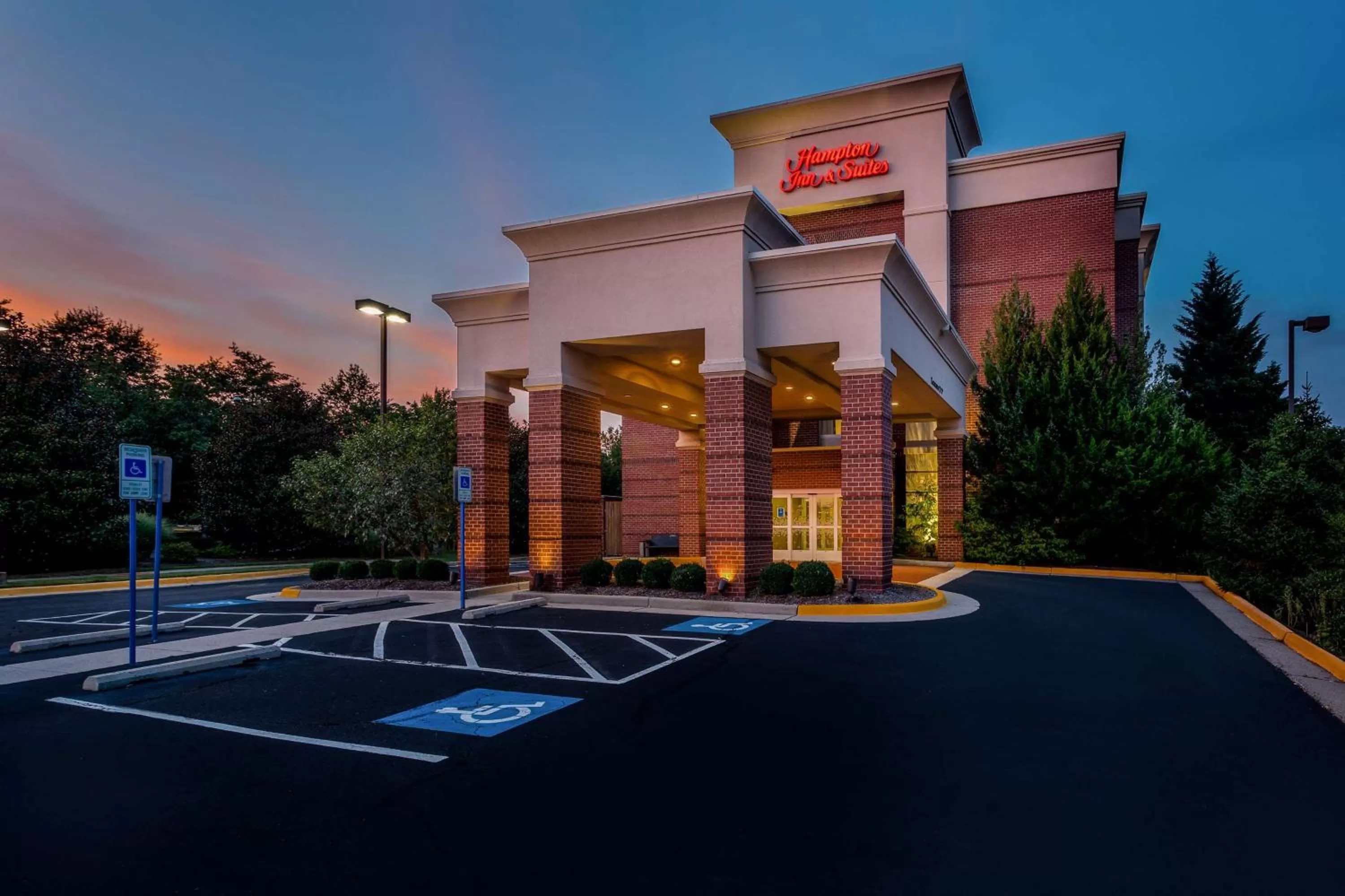 Property building in Hampton Inn & Suites Herndon-Reston