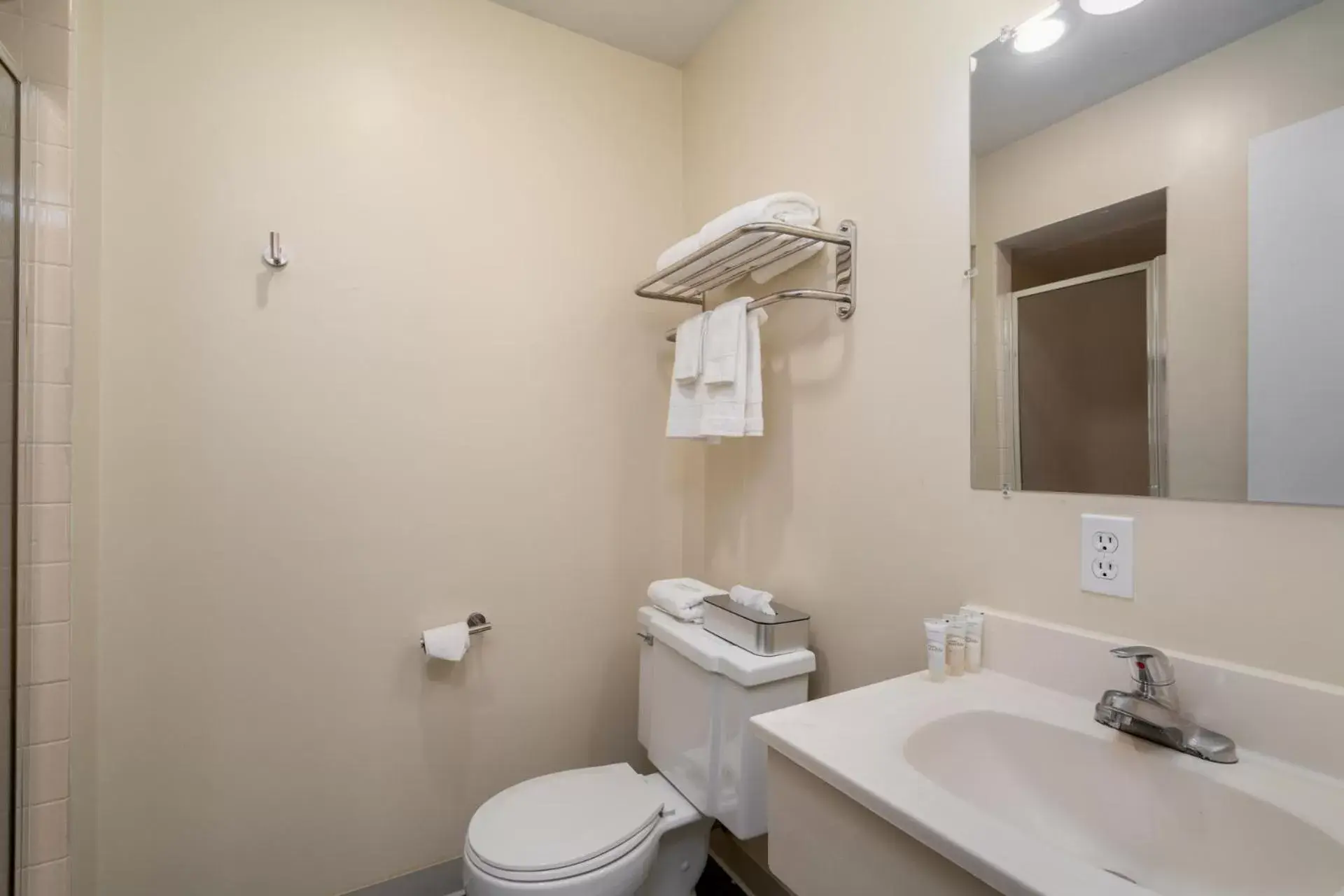 Toilet, Bathroom in Nevada Flats Hotel