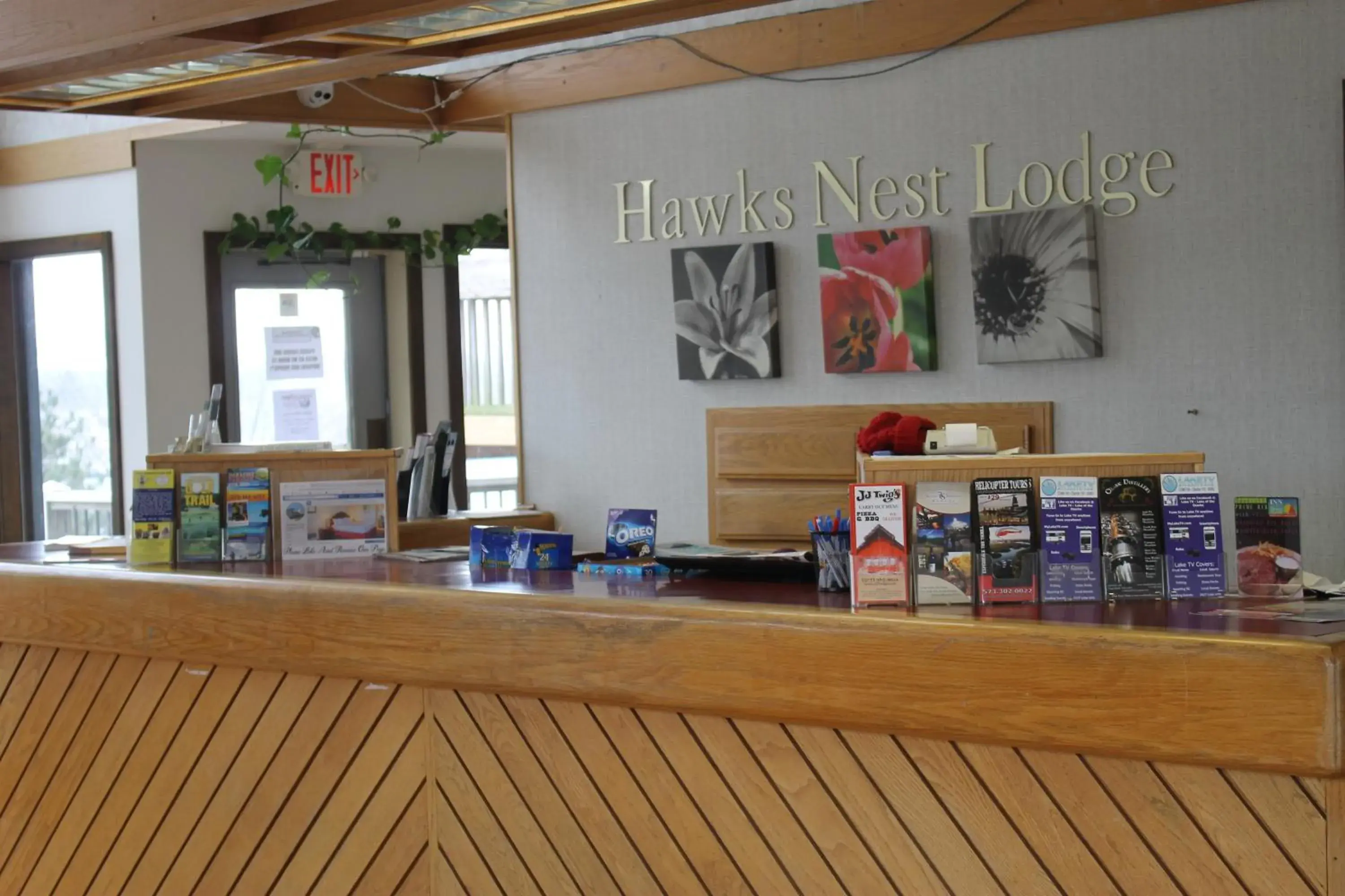 Lobby or reception in Hawk's Nest Lodge