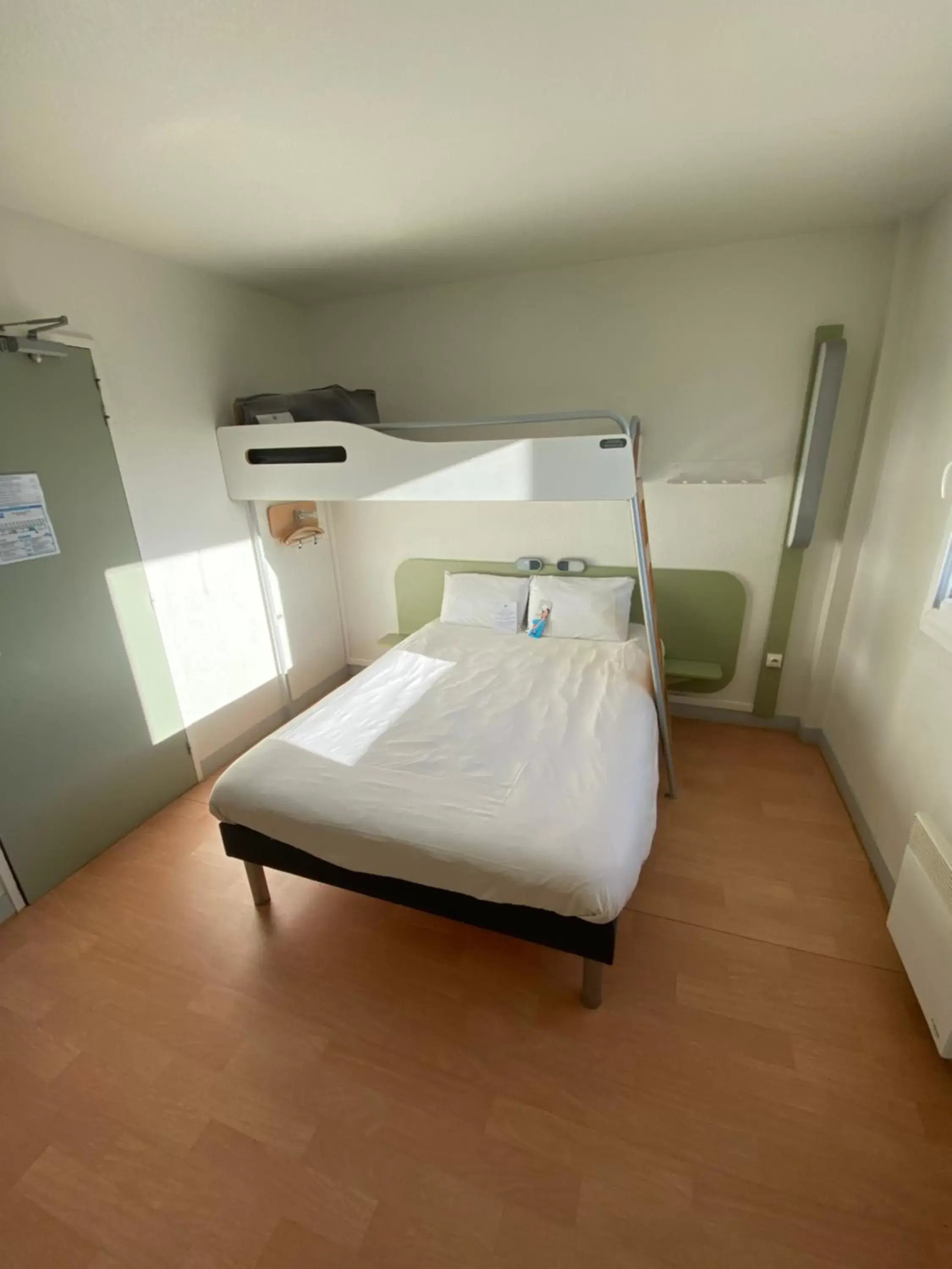 Photo of the whole room, Bed in ibis Budget Caen Centre Gare