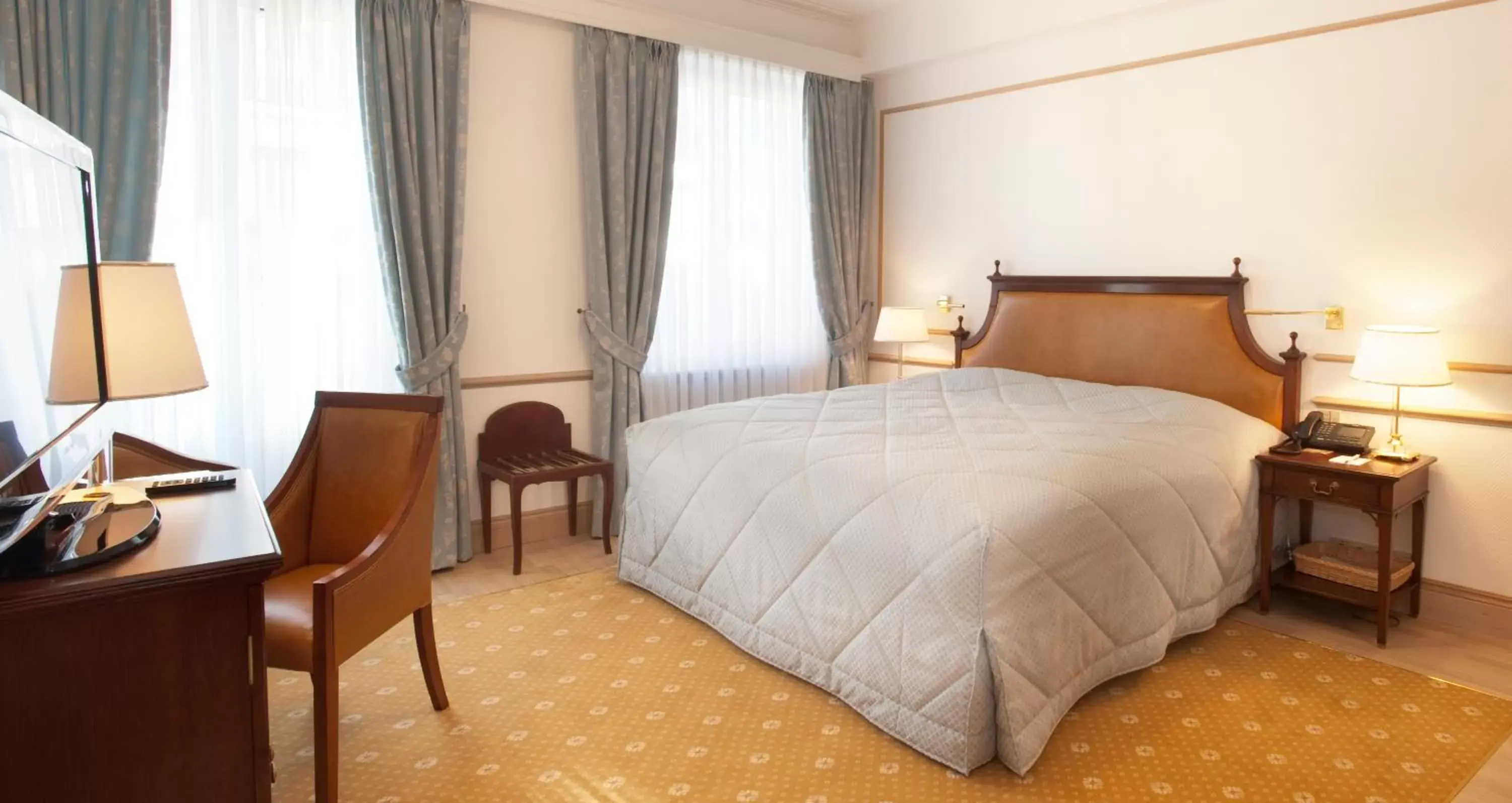 Photo of the whole room, Bed in Grand Hotel Cravat