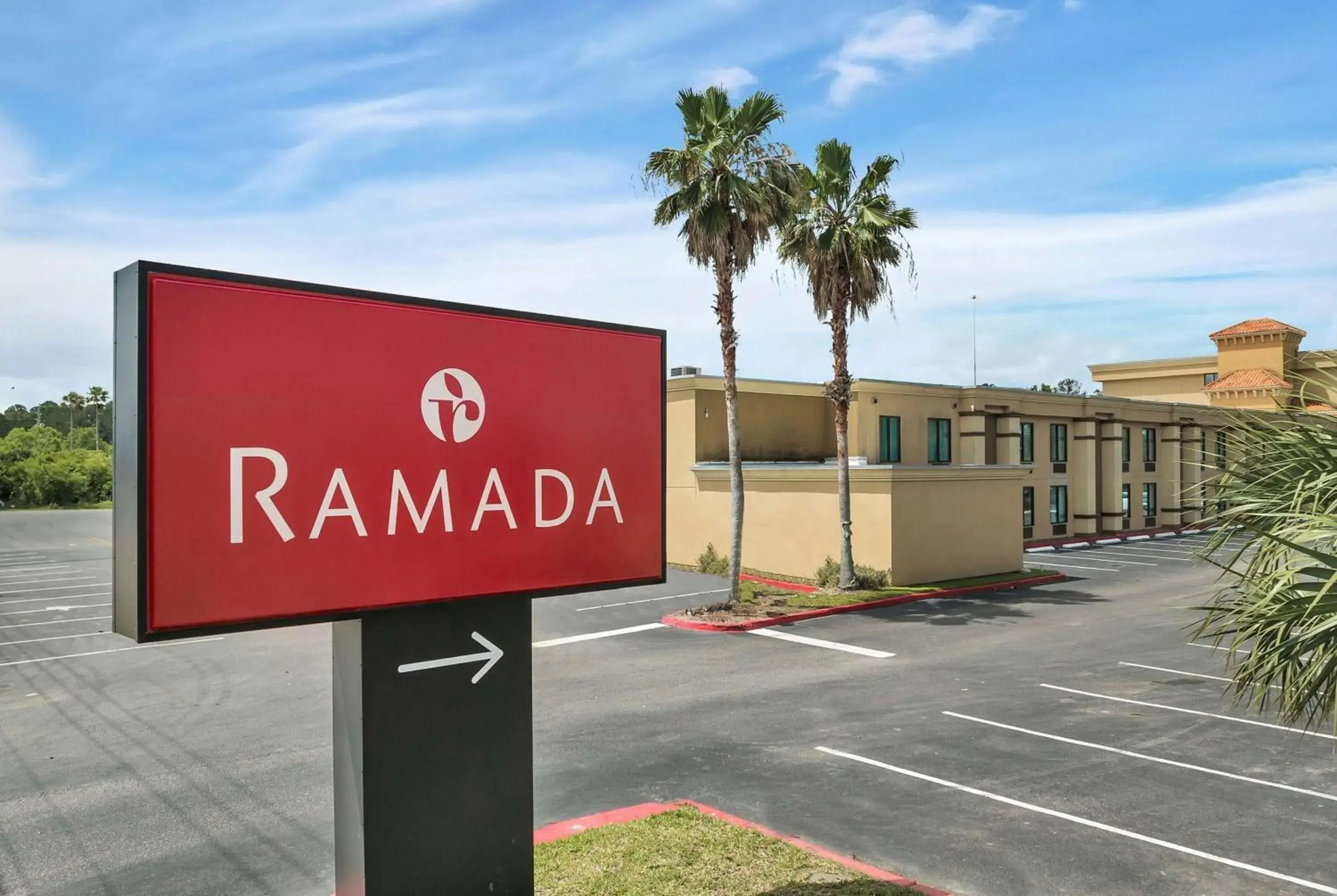 Property building in Ramada by Wyndham Jacksonville I-95 by Butler Blvd