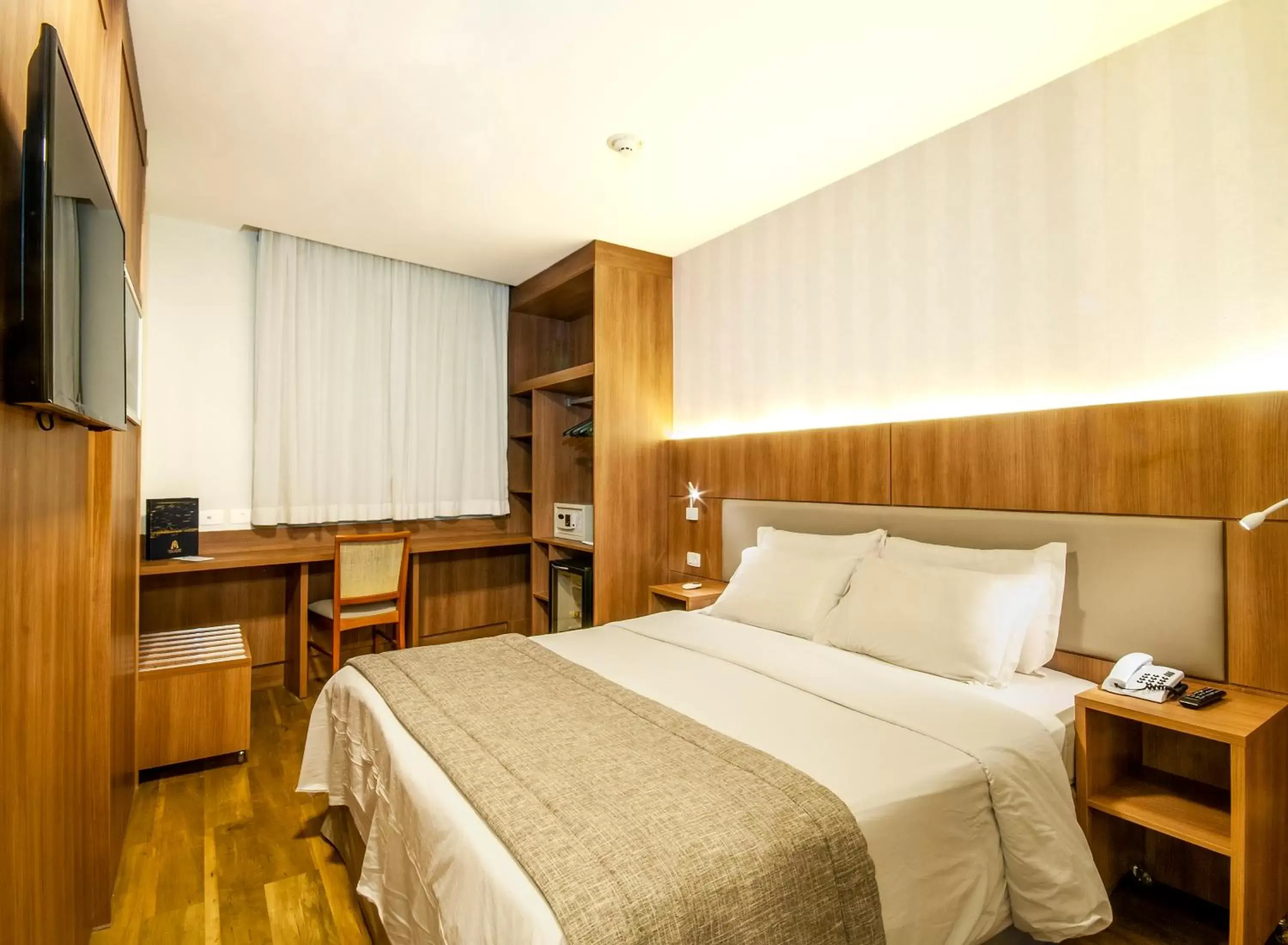 Bedroom, Bed in Hotel Astoria Copacabana