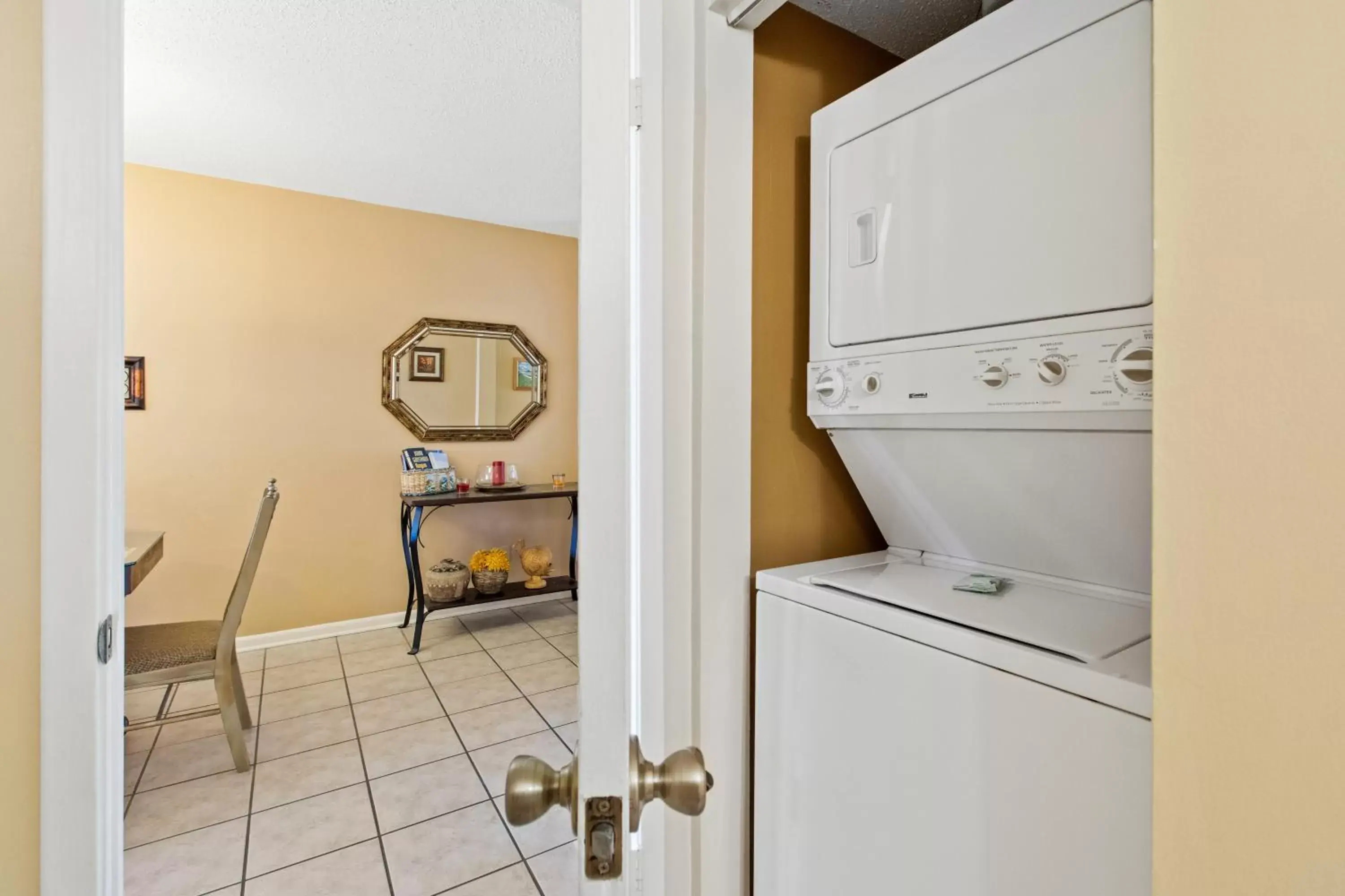 Kitchen/Kitchenette in Peach Seashell