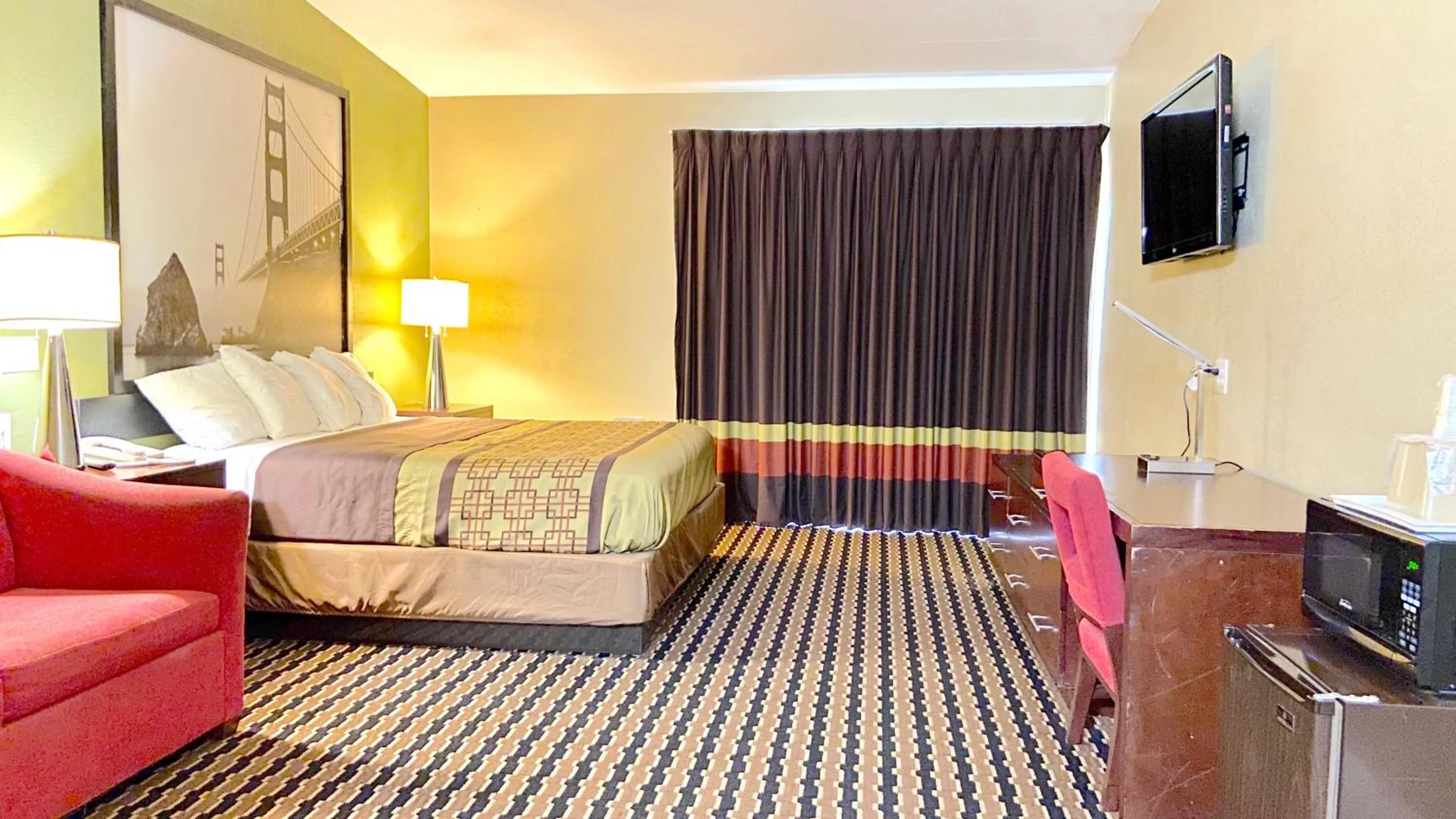 Bedroom, Bed in Super 8 by Wyndham Rocky Mount I-95 EXIT 145