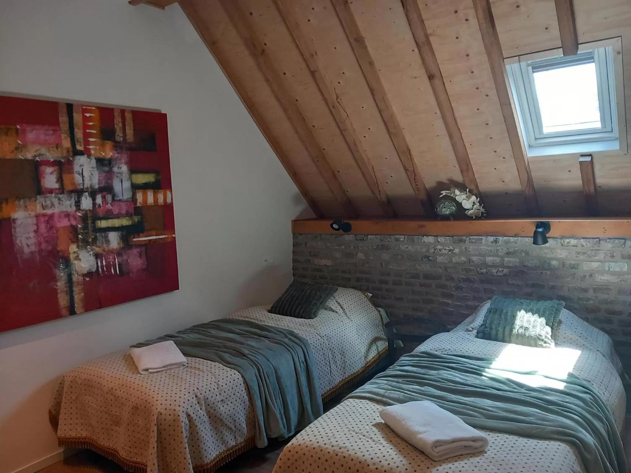 Bed in Meschermolen, overnachten in de schuur