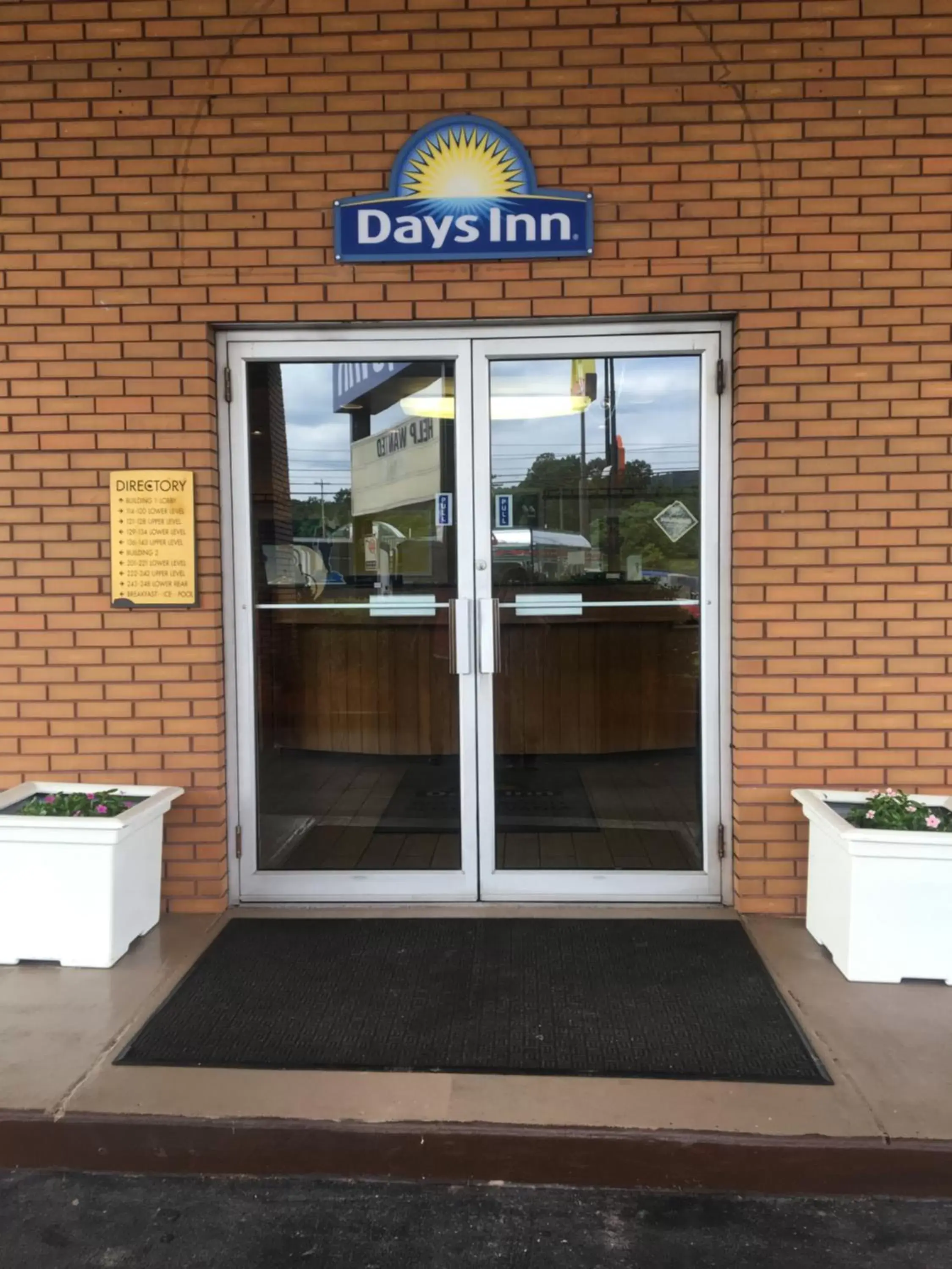 Facade/entrance in Days Inn by Wyndham Breezewood