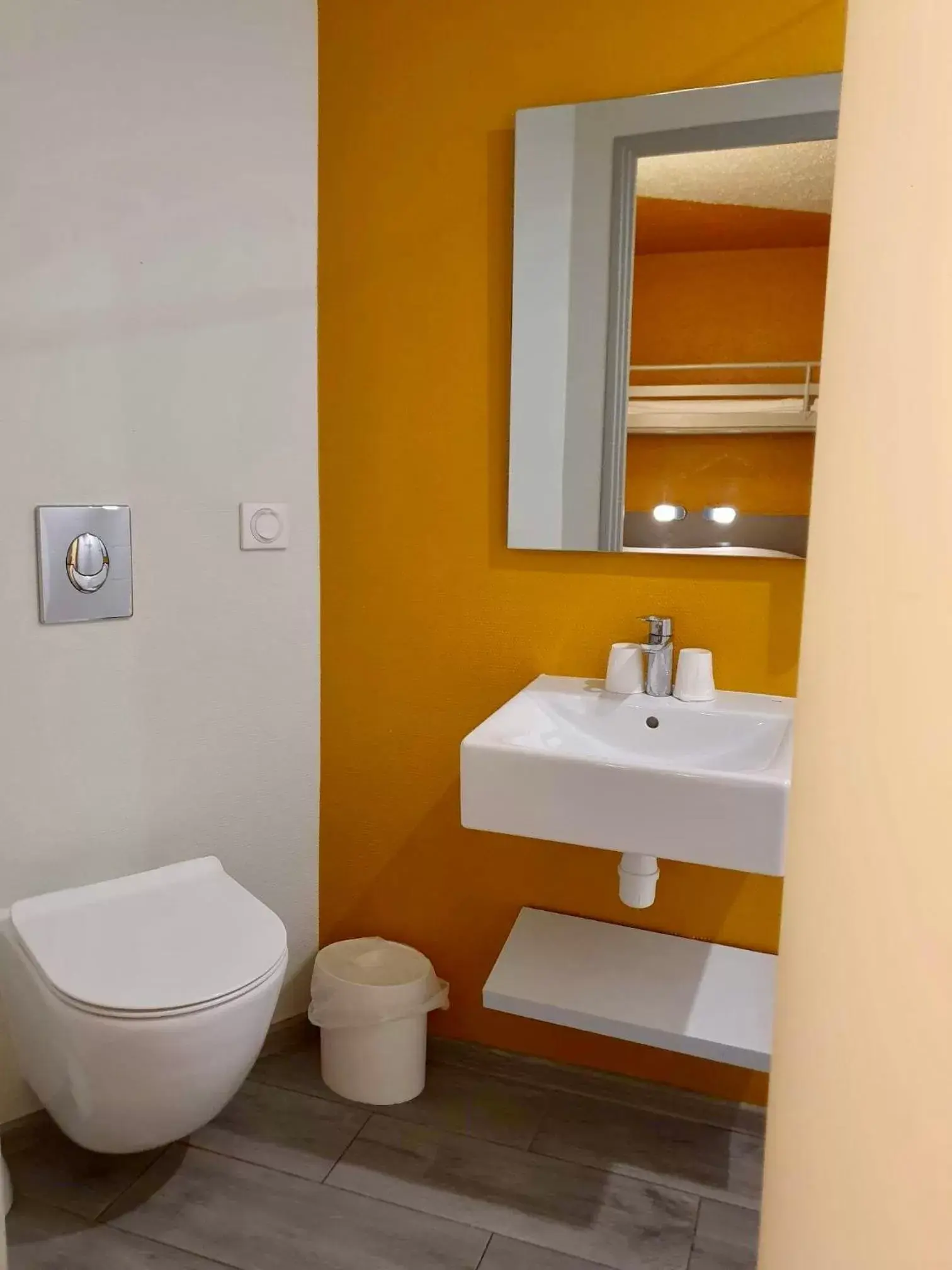Bathroom in Cit'hotel Design Booking Evry Saint-Germain-lès-Corbeil Sénart