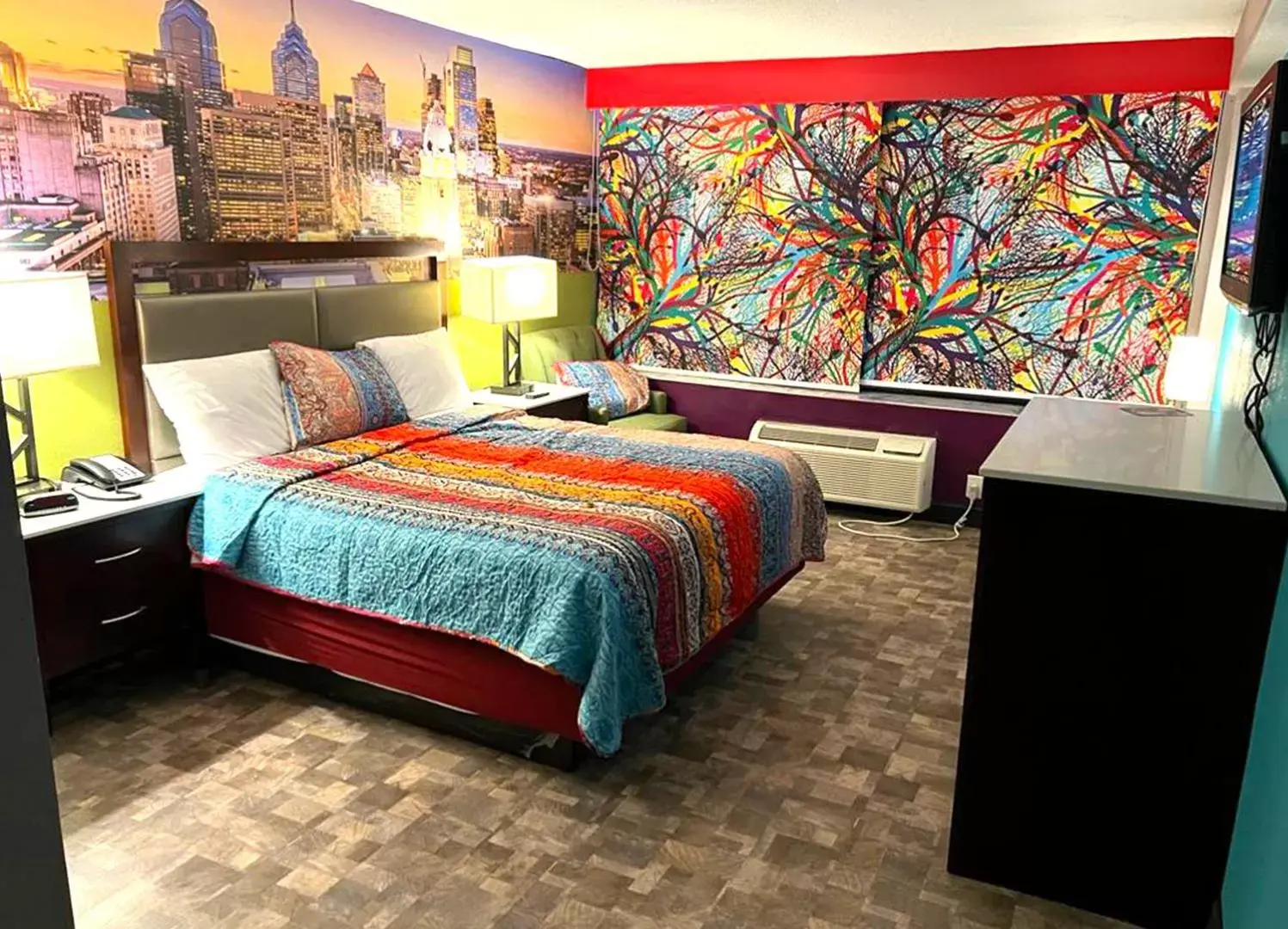 Bed in Philly Inn & Suites Bed in Philly Inn & Suites