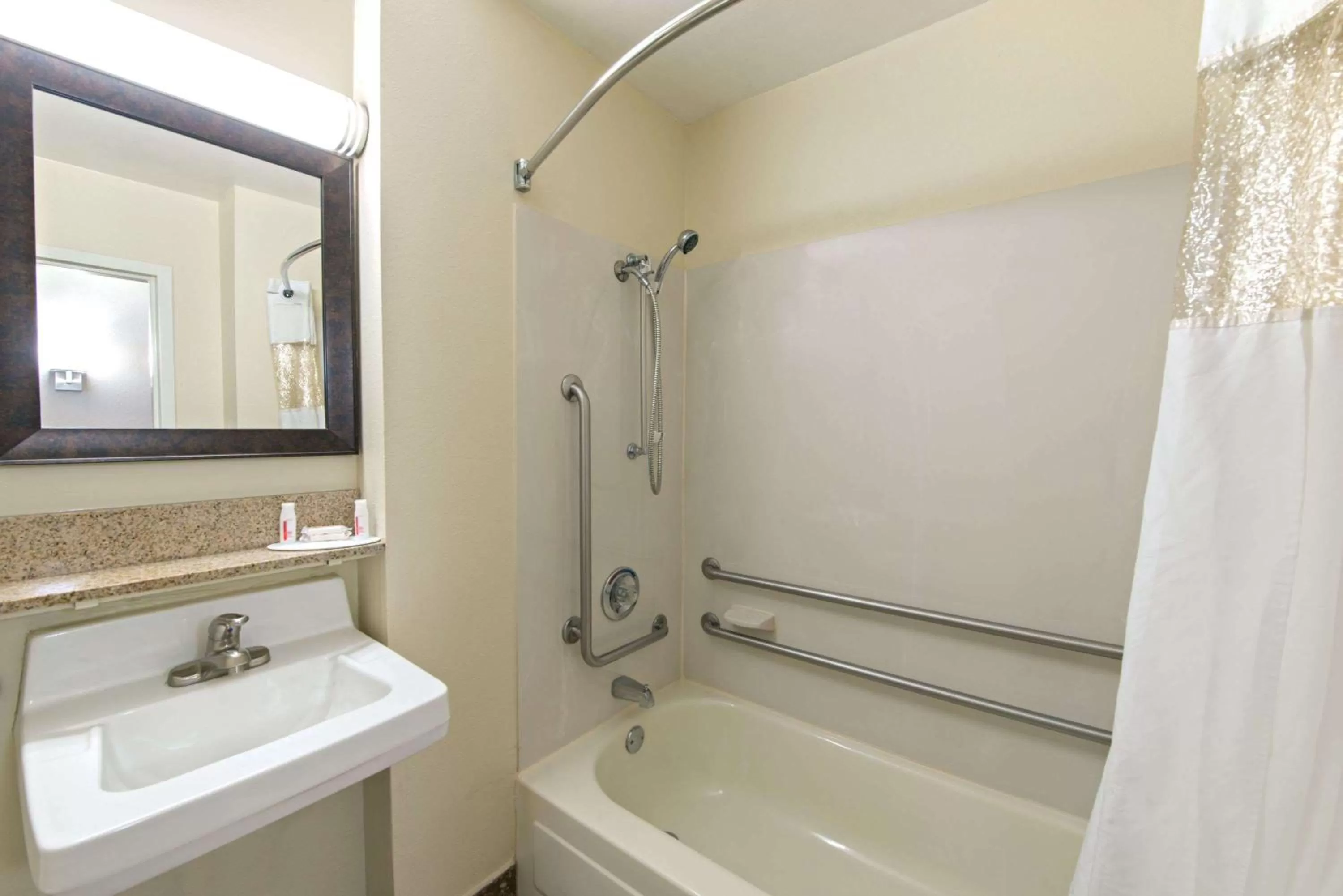 Photo of the whole room in Baymont by Wyndham Louisville East